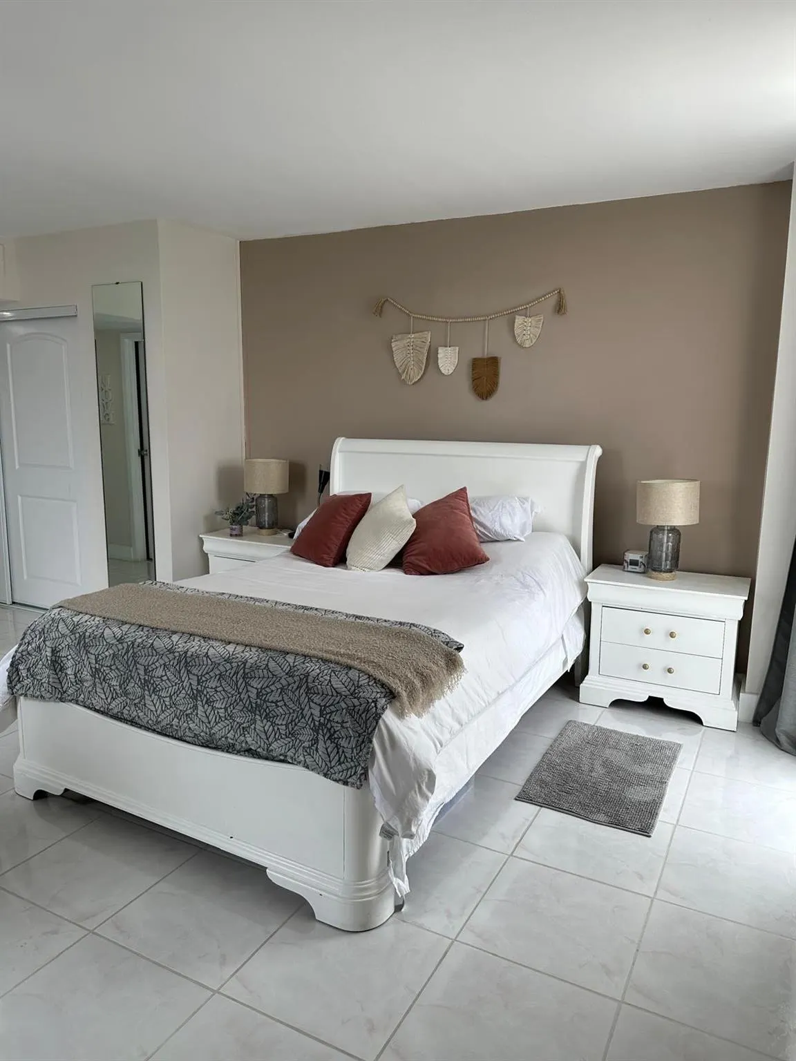 3675 N Country Club Dr, #809