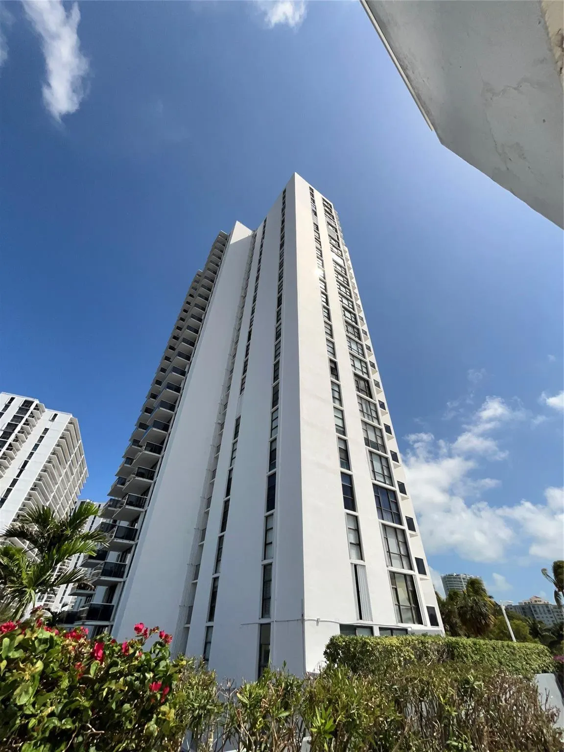 3675 N Country Club Dr, #809