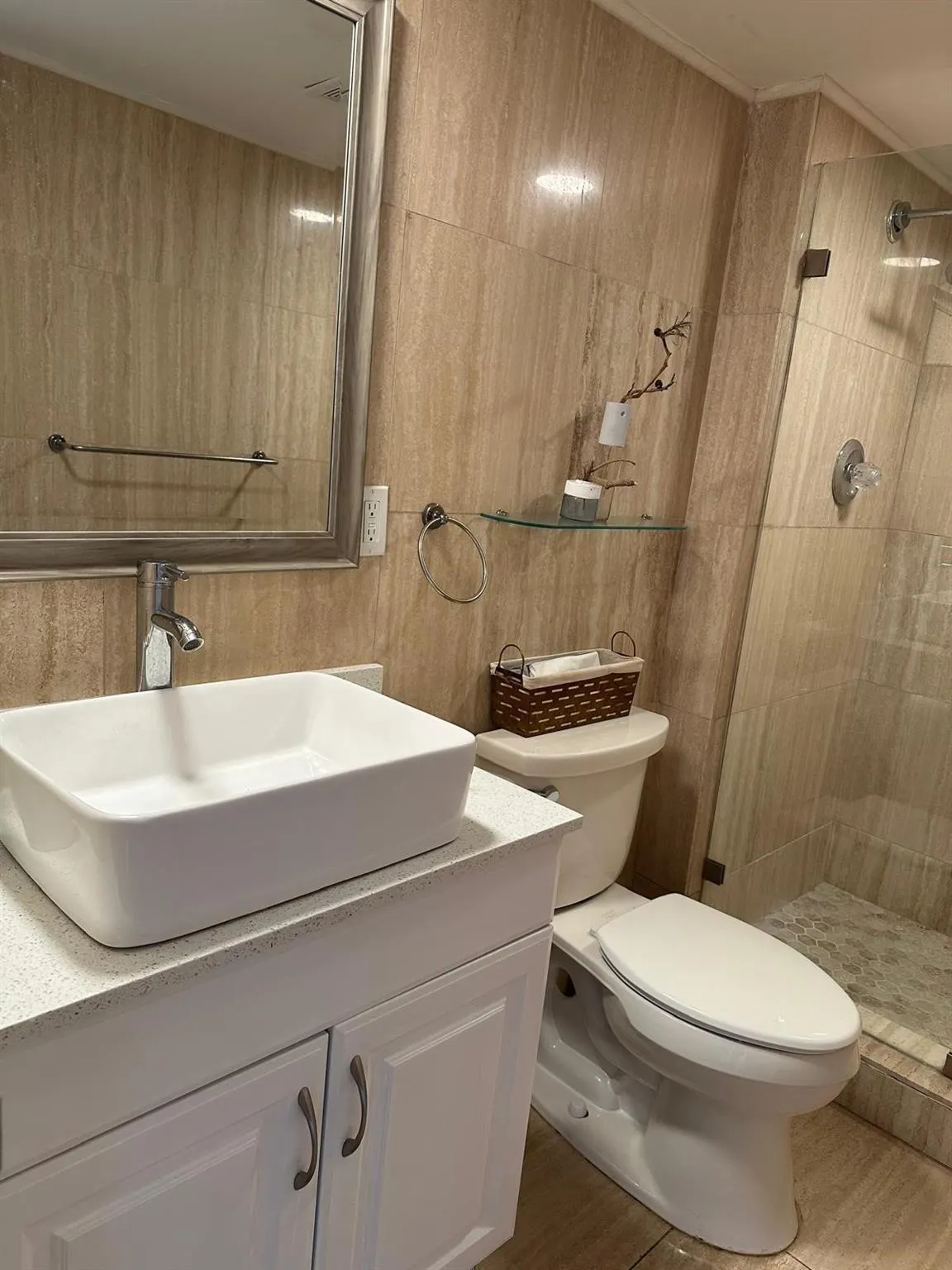 3675 N Country Club Dr, #809