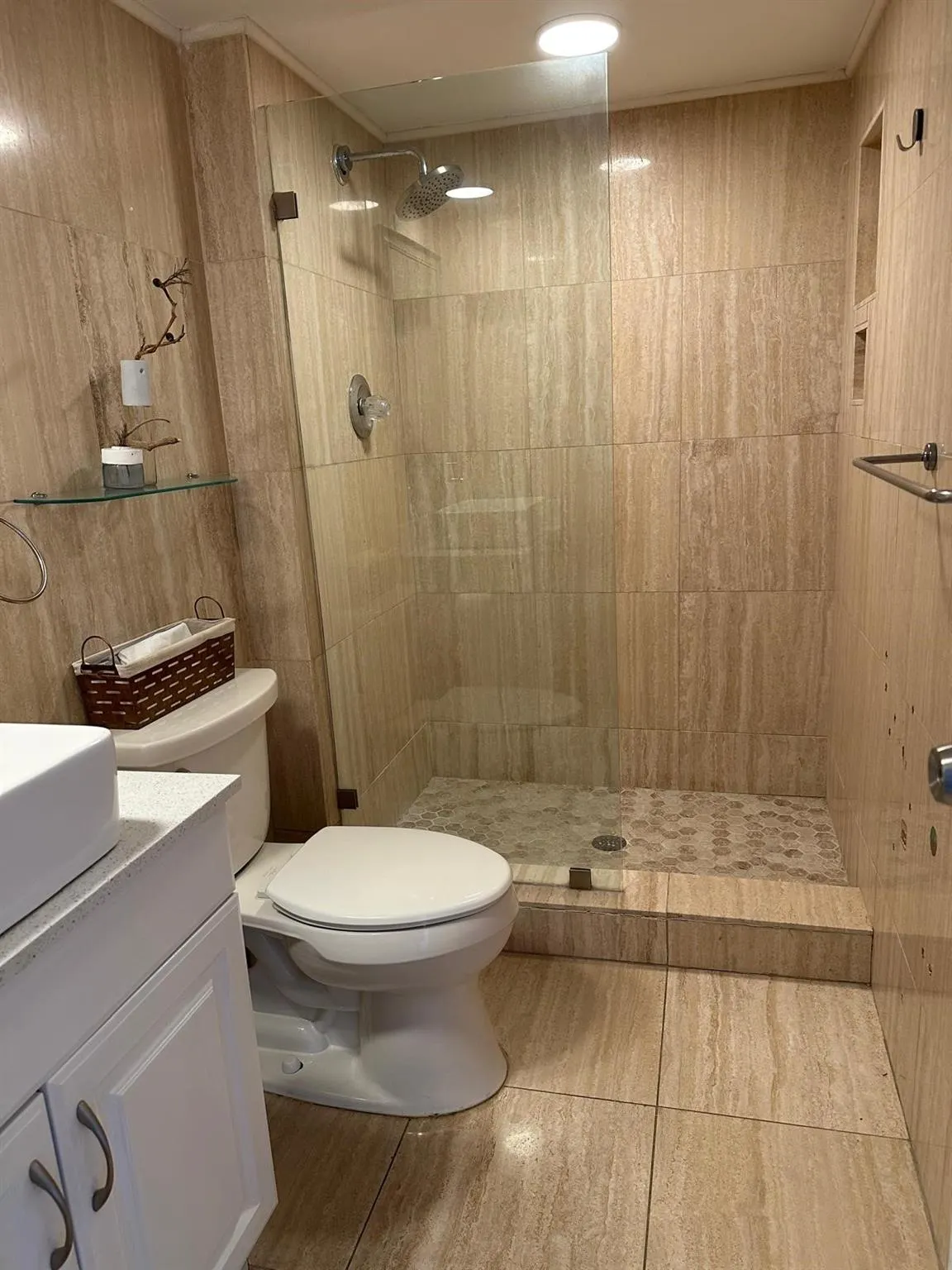 3675 N Country Club Dr, #809
