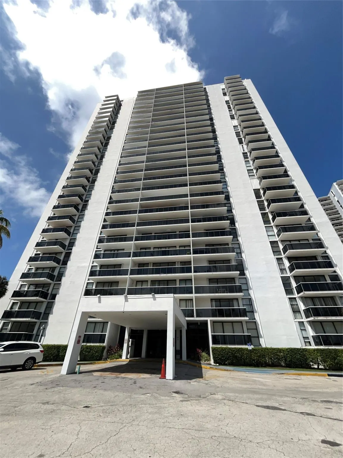 3675 N Country Club Dr, #809