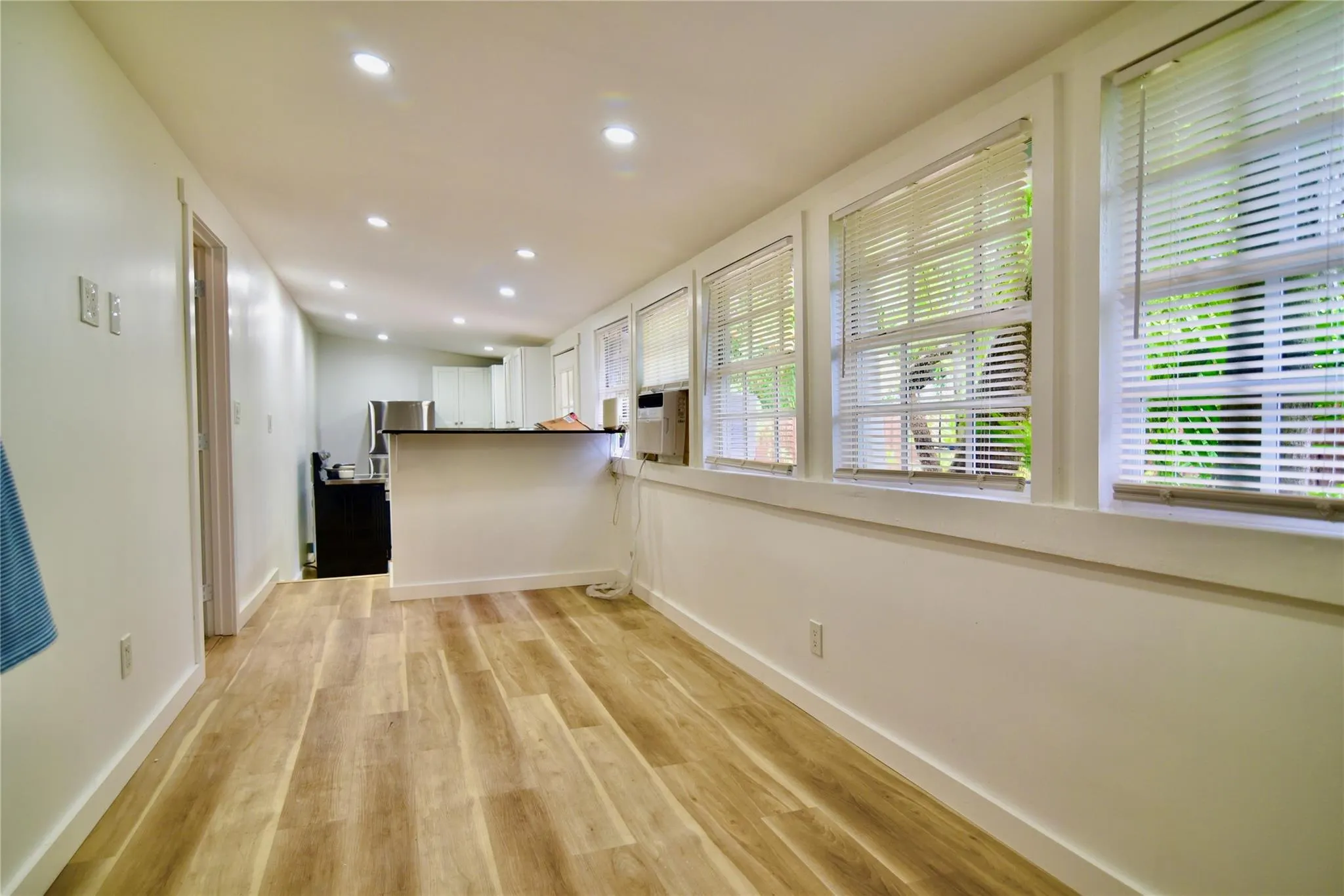 1121 NE 1st Ave, #2