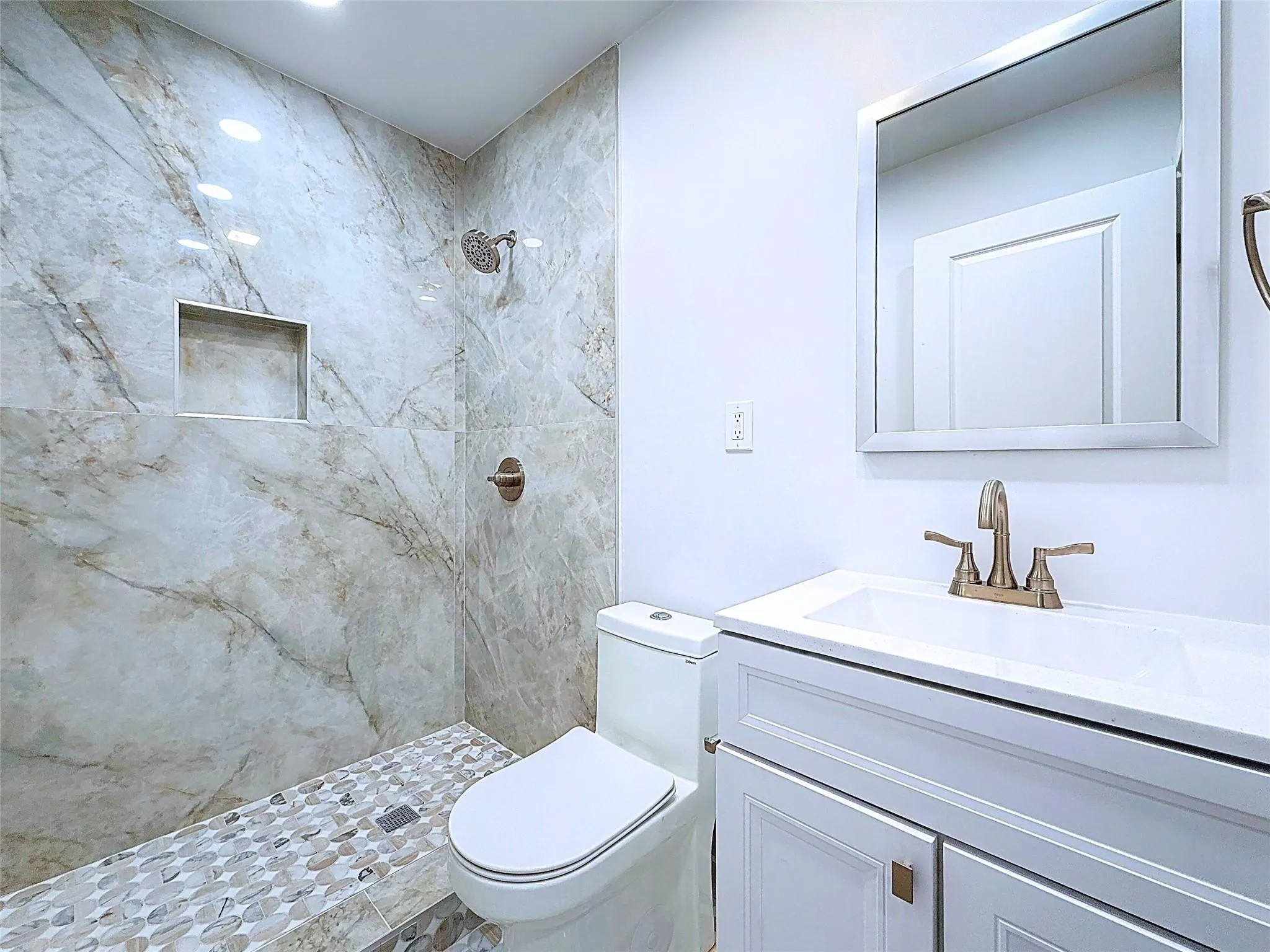 12 SW 13th Ct
