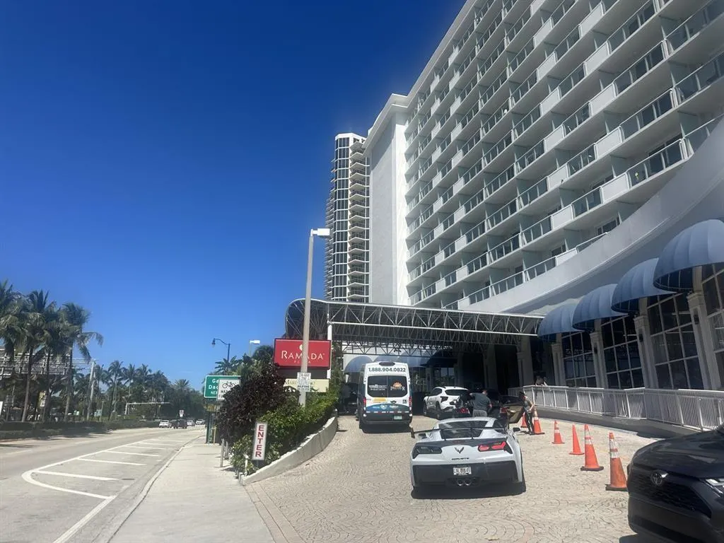 19201 Collins Ave, #646