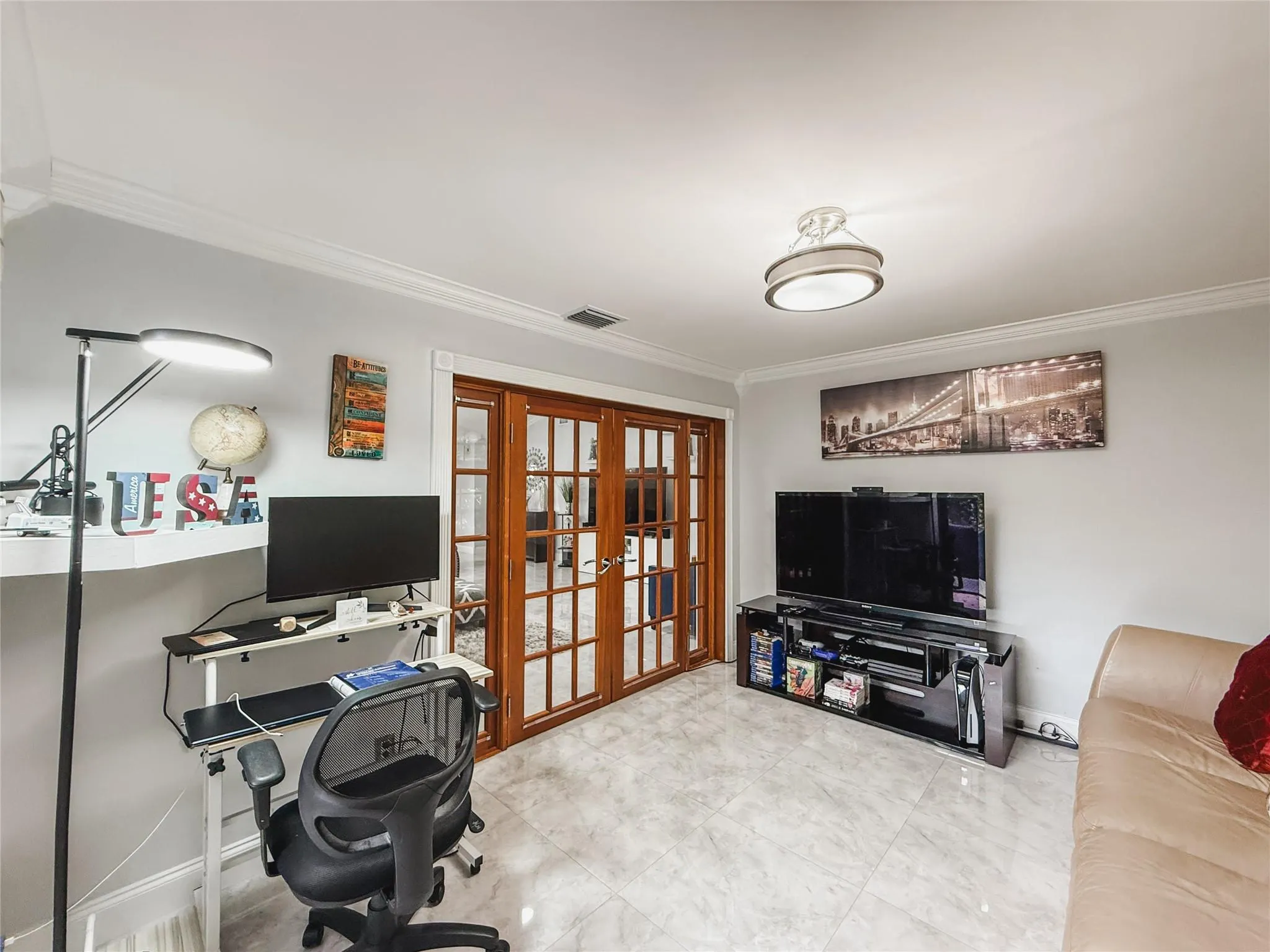 1450 Lakeview Cir