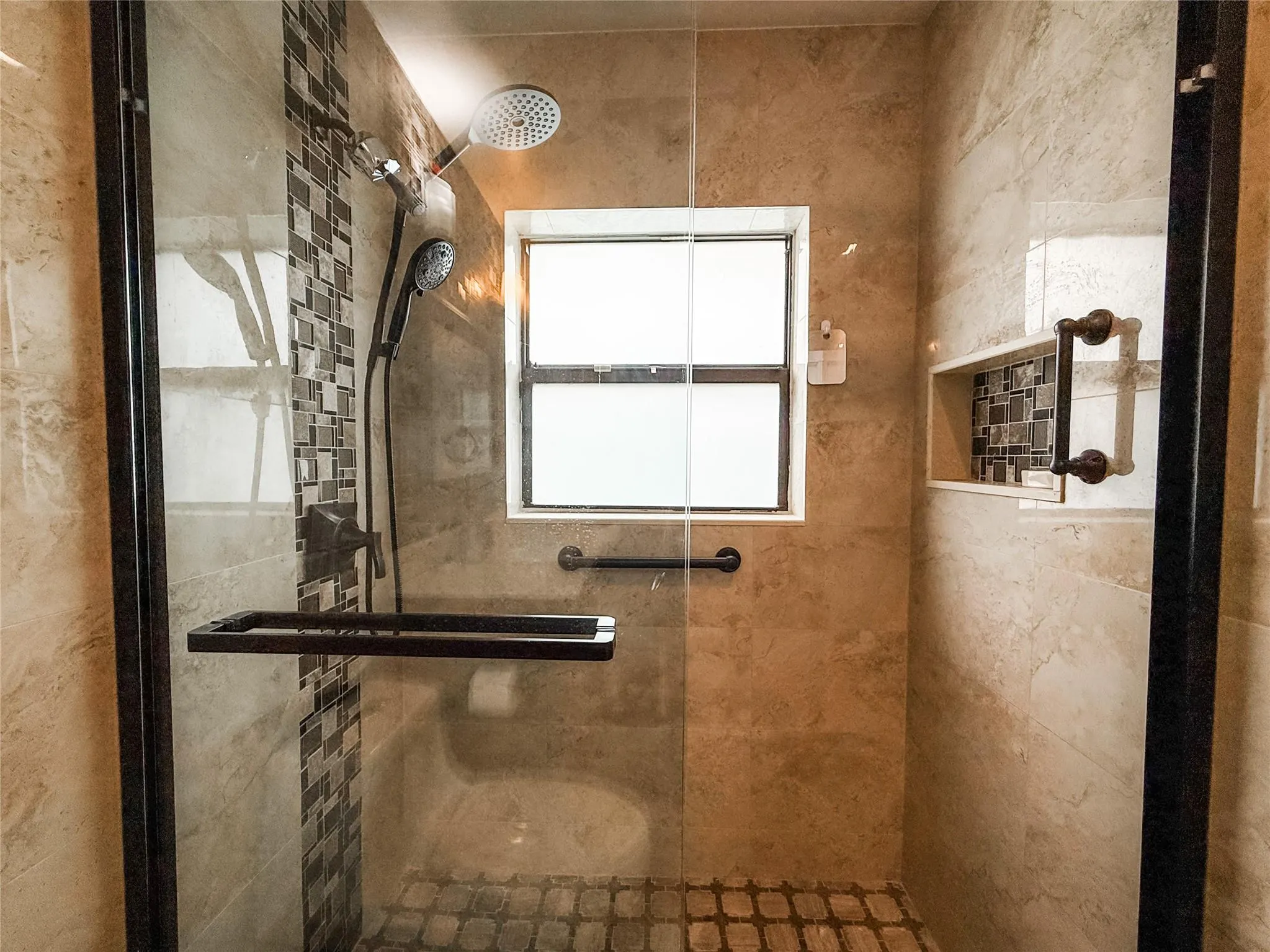 1450 Lakeview Cir