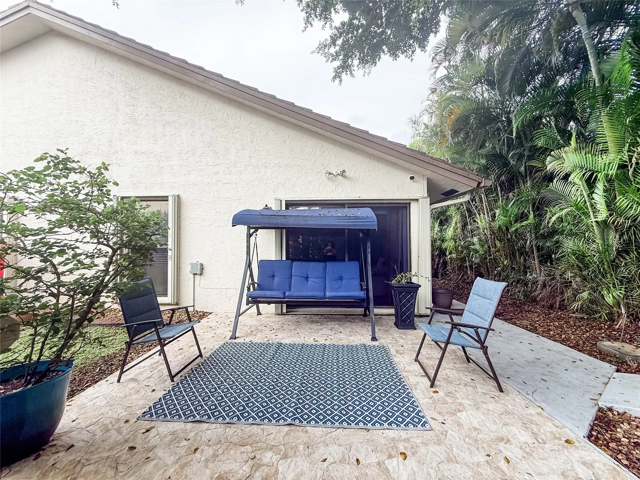 1450 Lakeview Cir
