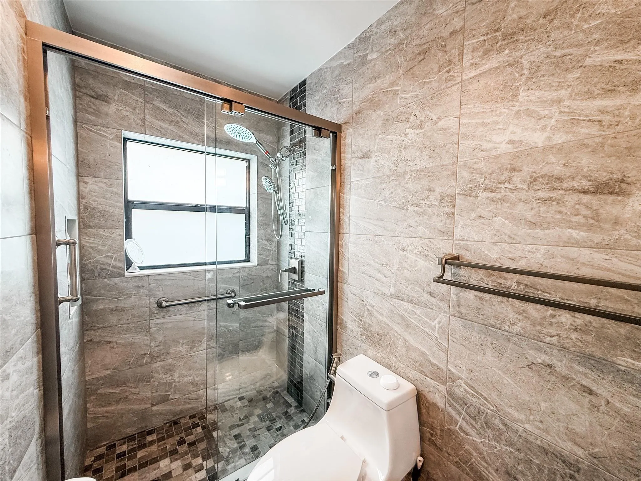 1450 Lakeview Cir