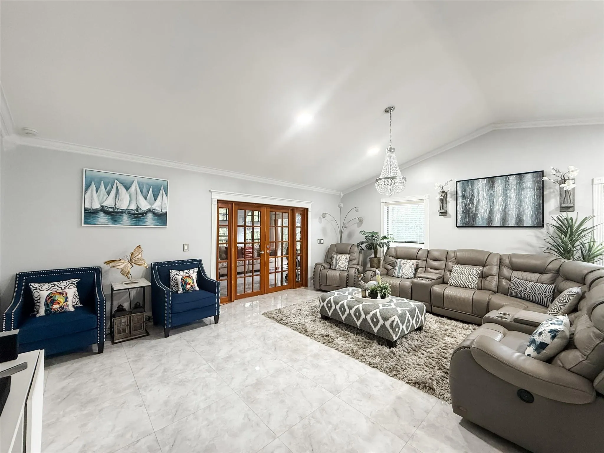1450 Lakeview Cir