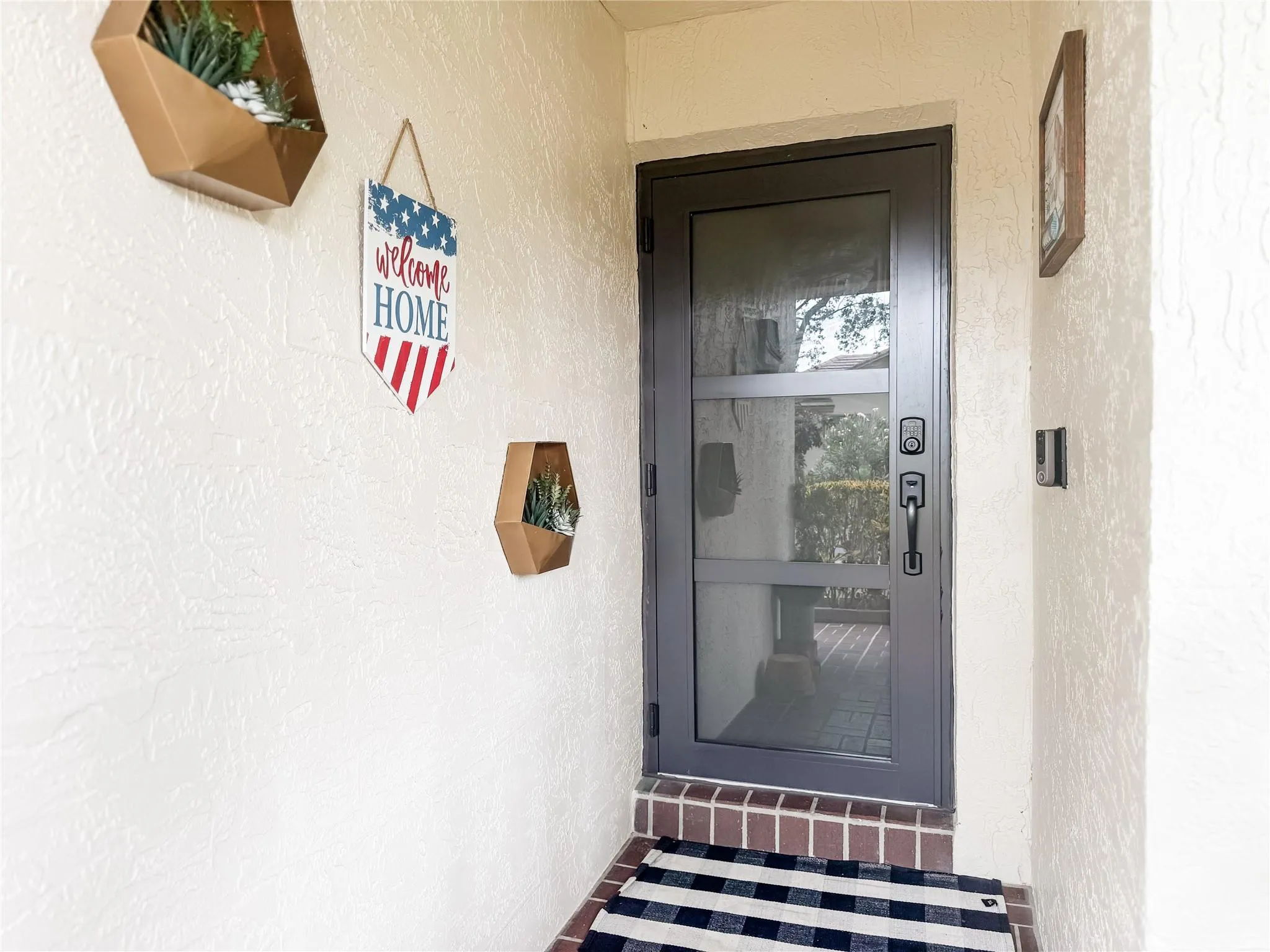 1450 Lakeview Cir