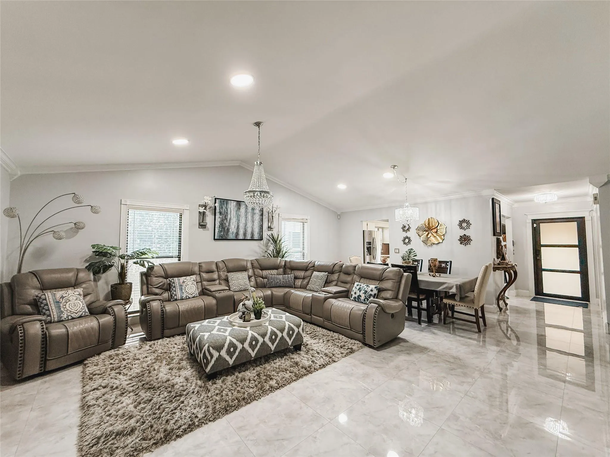 1450 Lakeview Cir