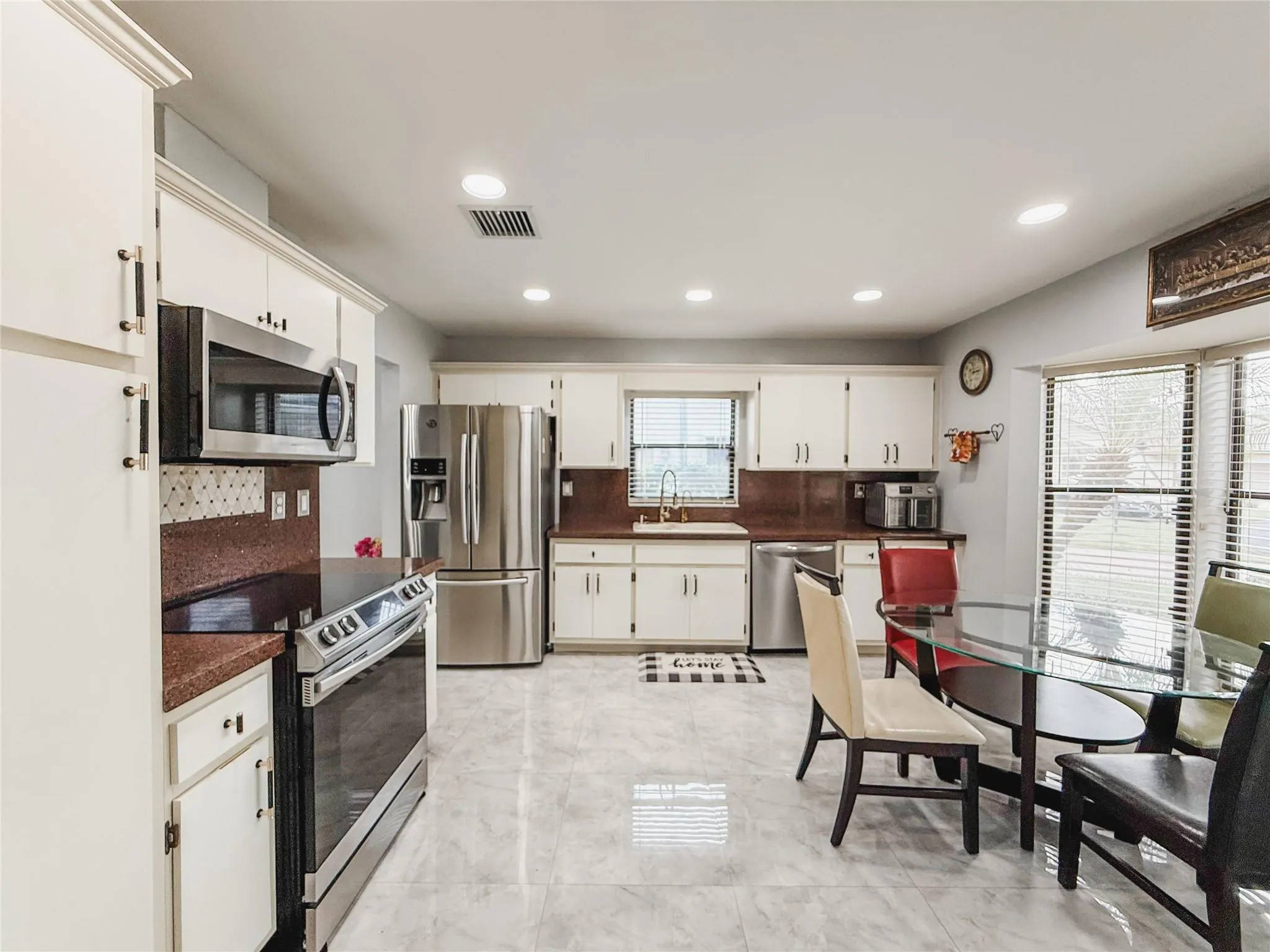 1450 Lakeview Cir