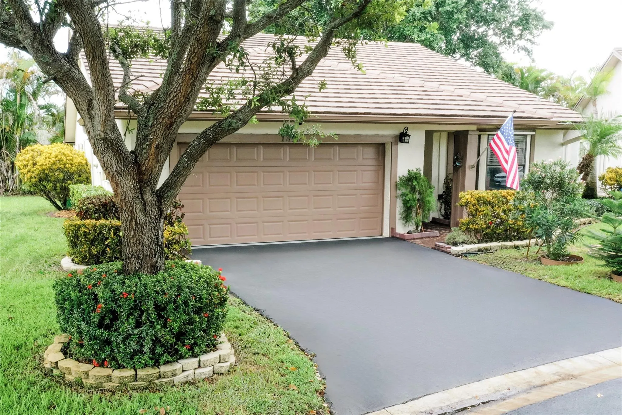 1450 Lakeview Cir