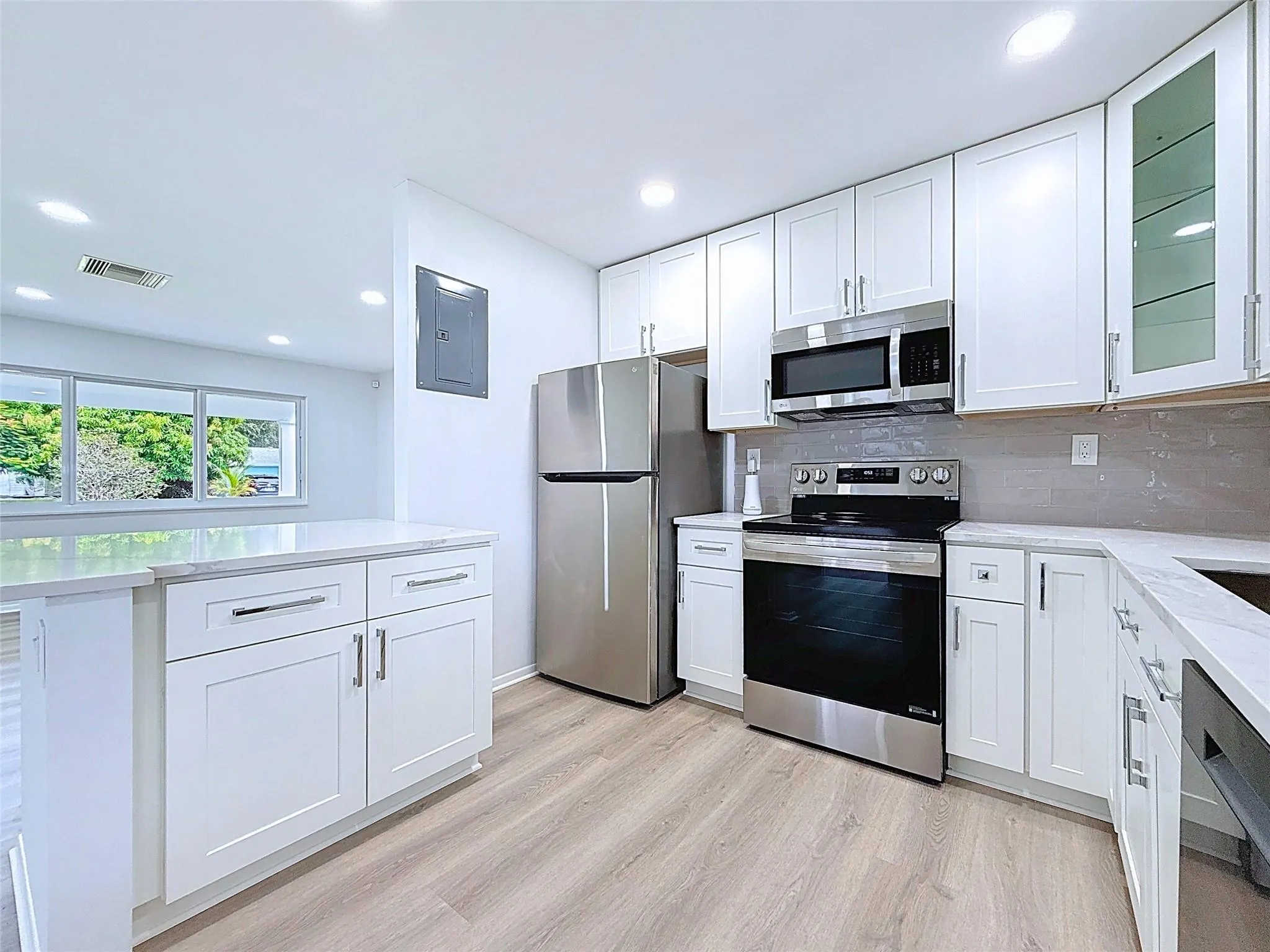 12 SW 13th St