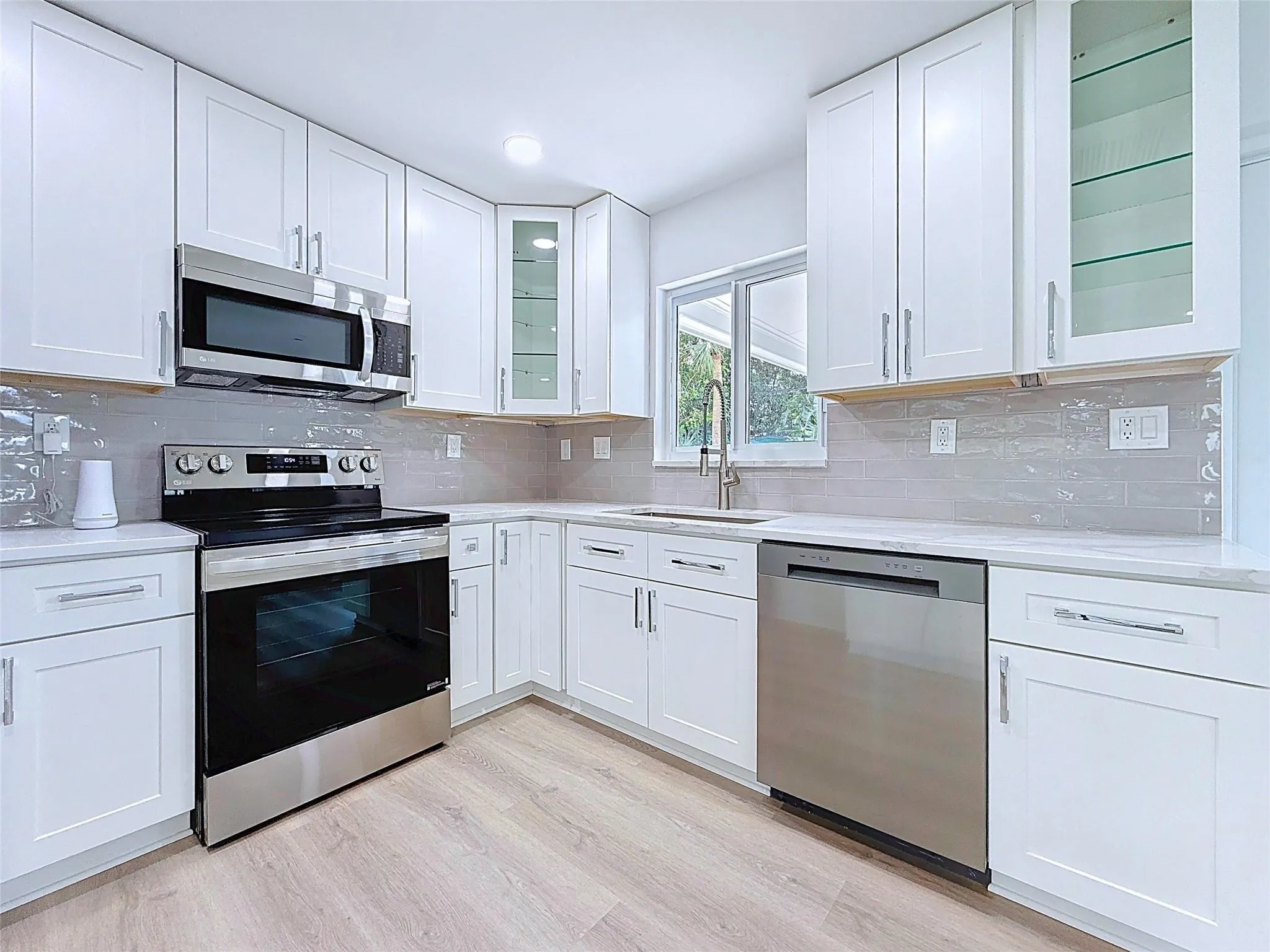 12 SW 13th St