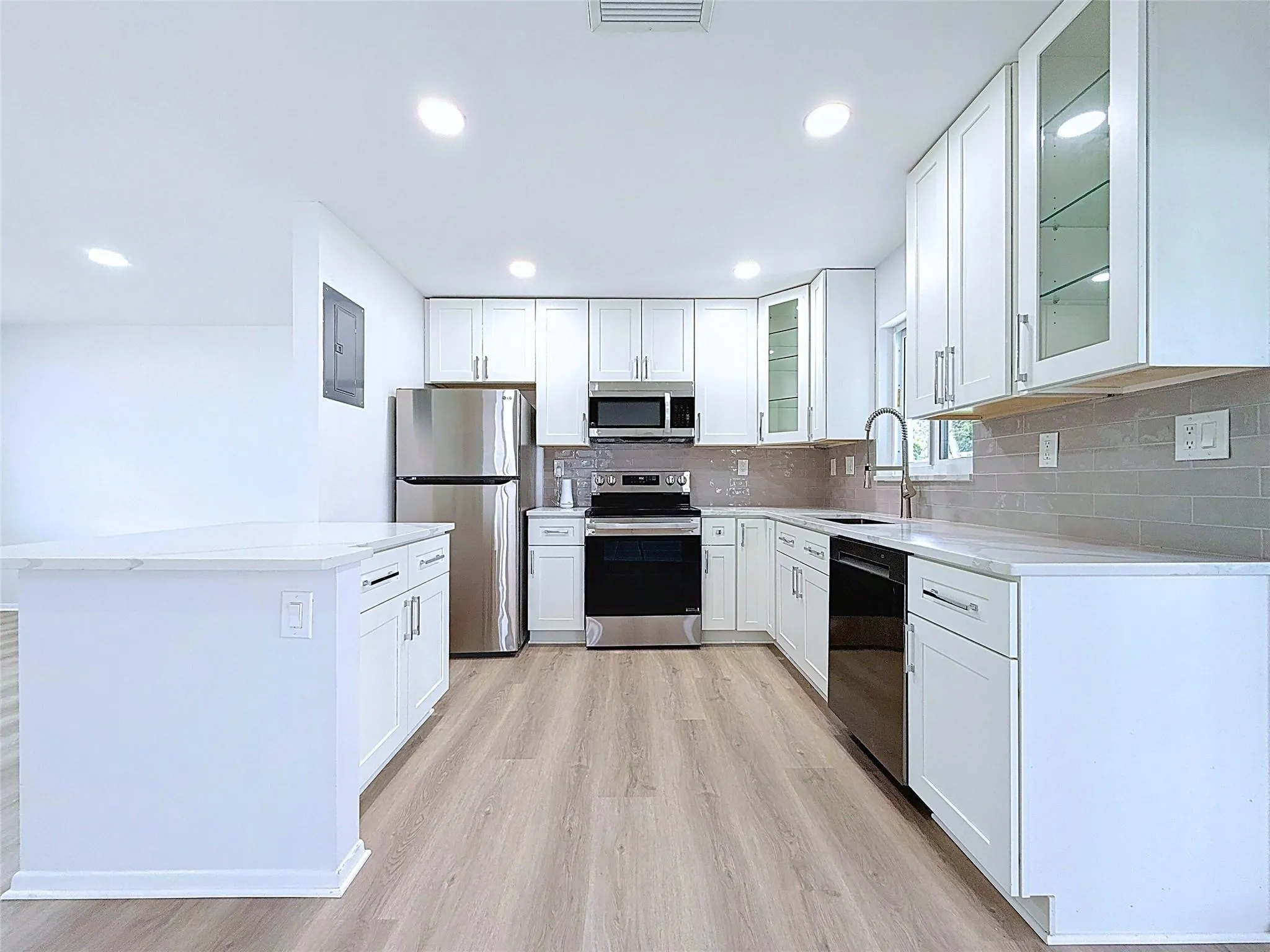 12 SW 13th St
