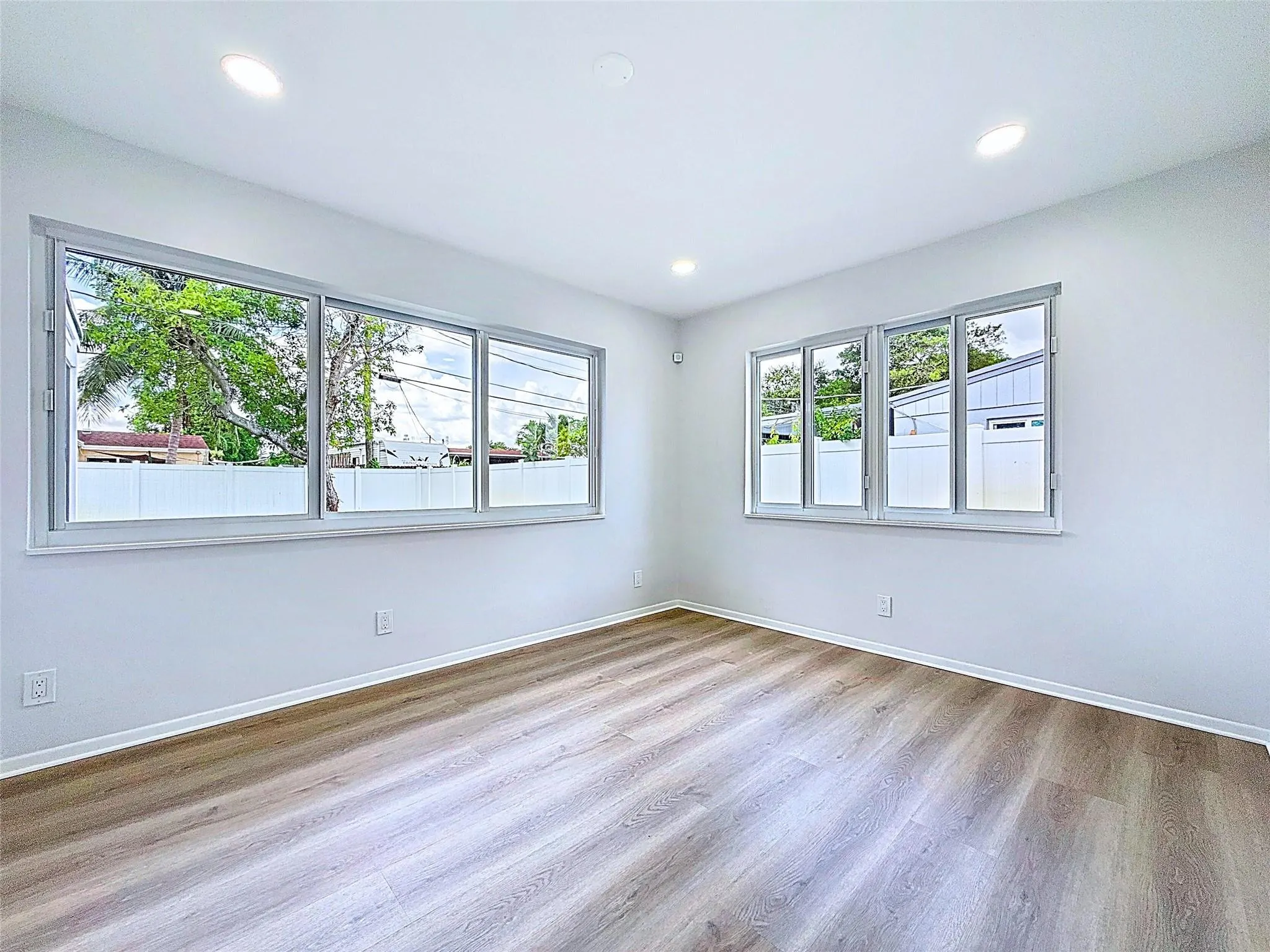 12 SW 13th St