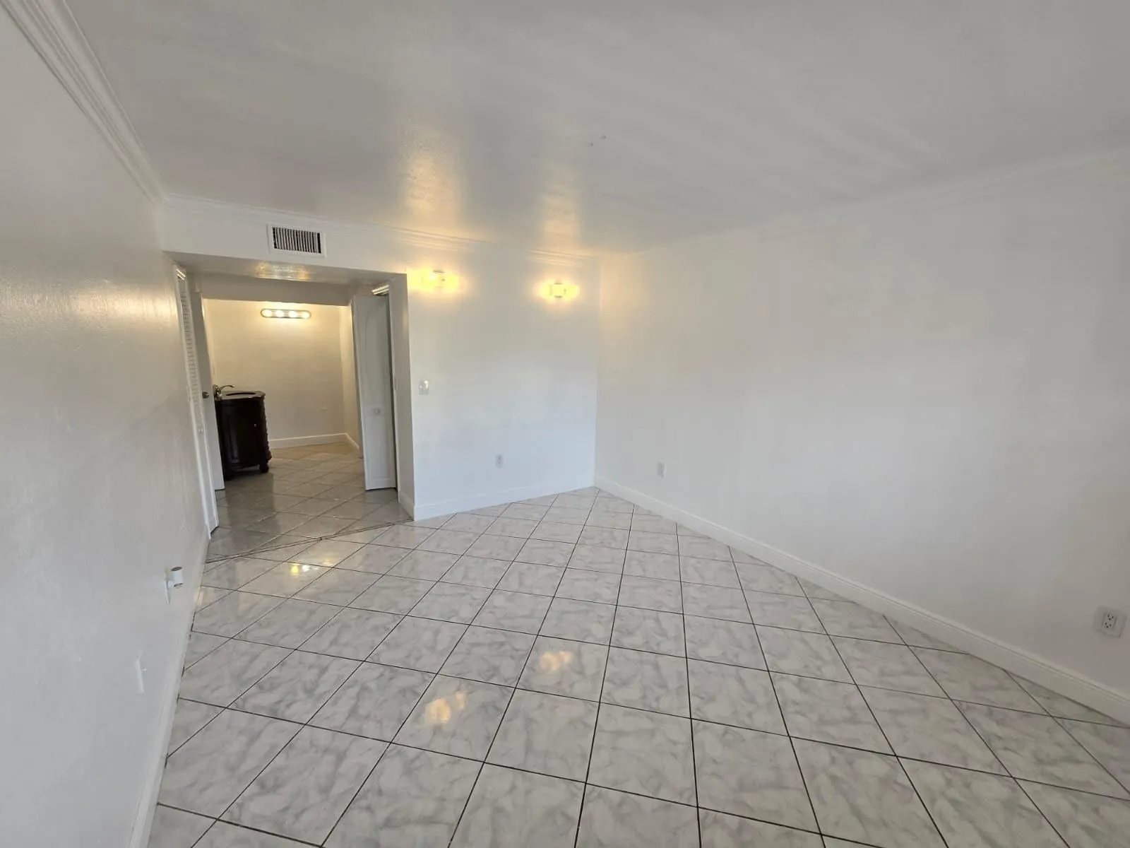 4374 NW 9th Ave, #17-1D