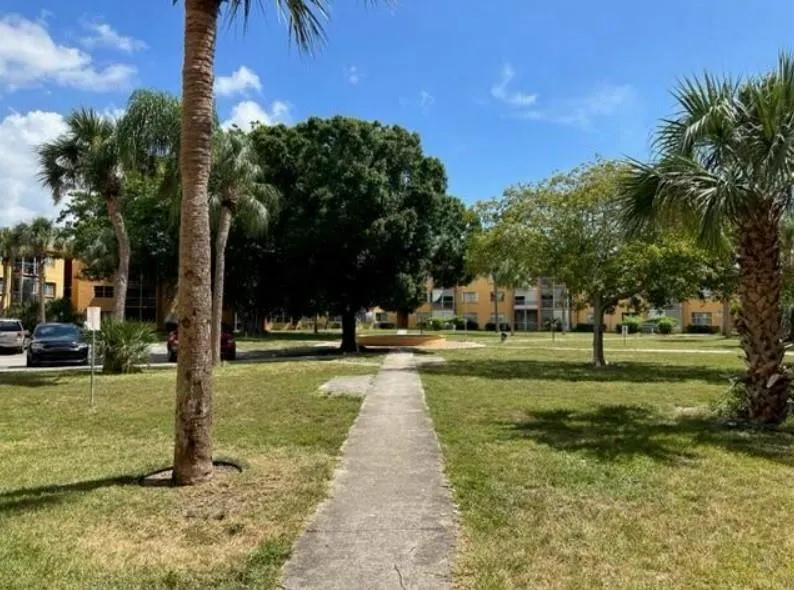 4374 NW 9th Ave, #17-1D