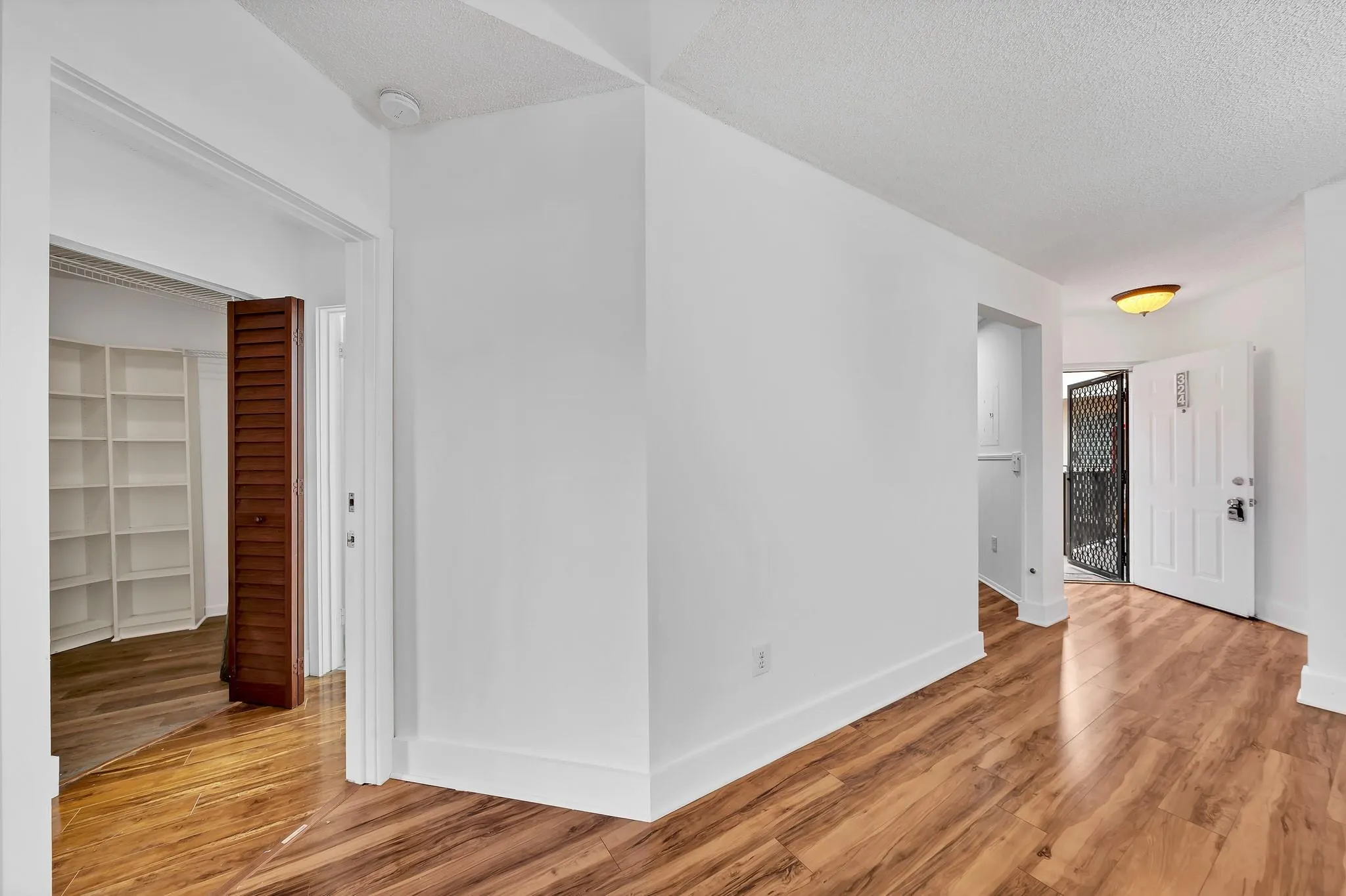 4111 Coral Tree Cir, #324