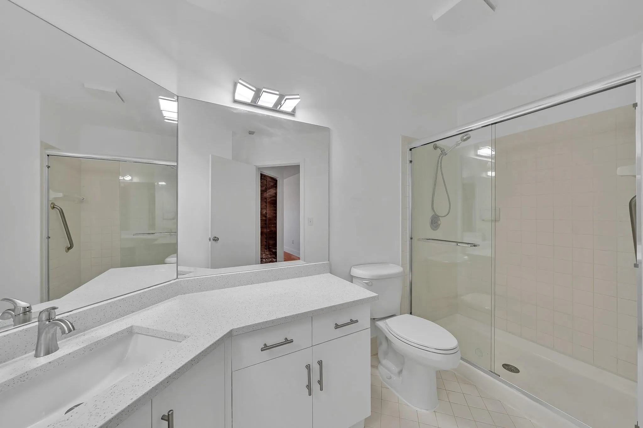 4111 Coral Tree Cir, #324