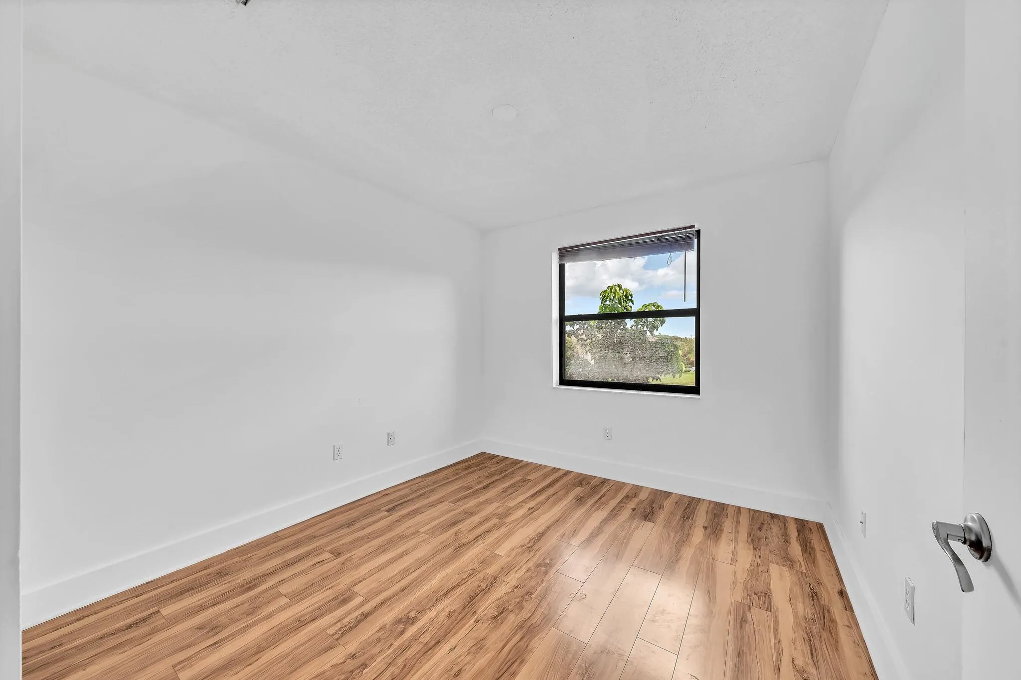 4111 Coral Tree Cir, #324
