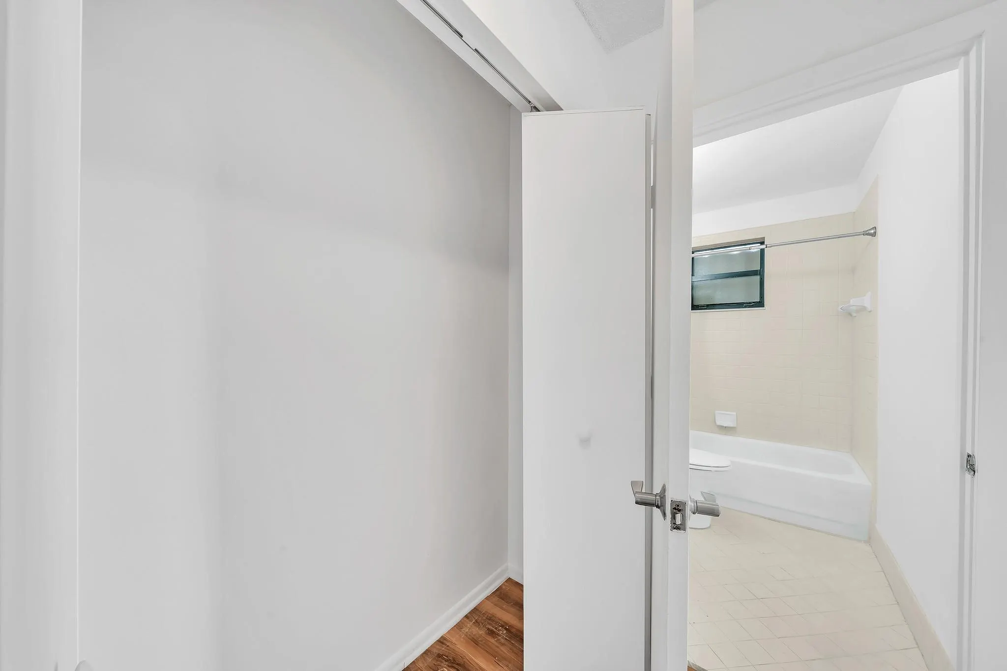 4111 Coral Tree Cir, #324