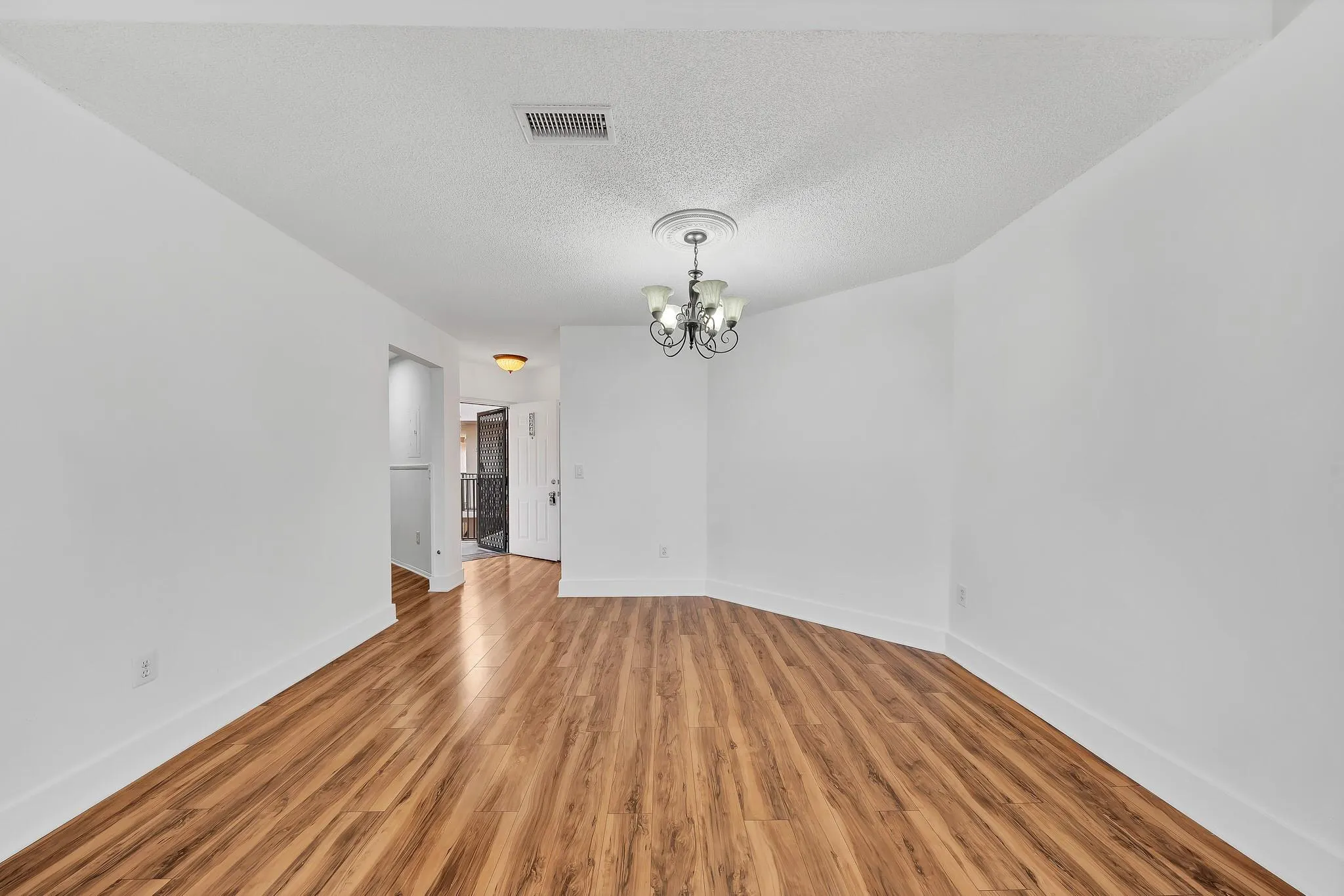 4111 Coral Tree Cir, #324