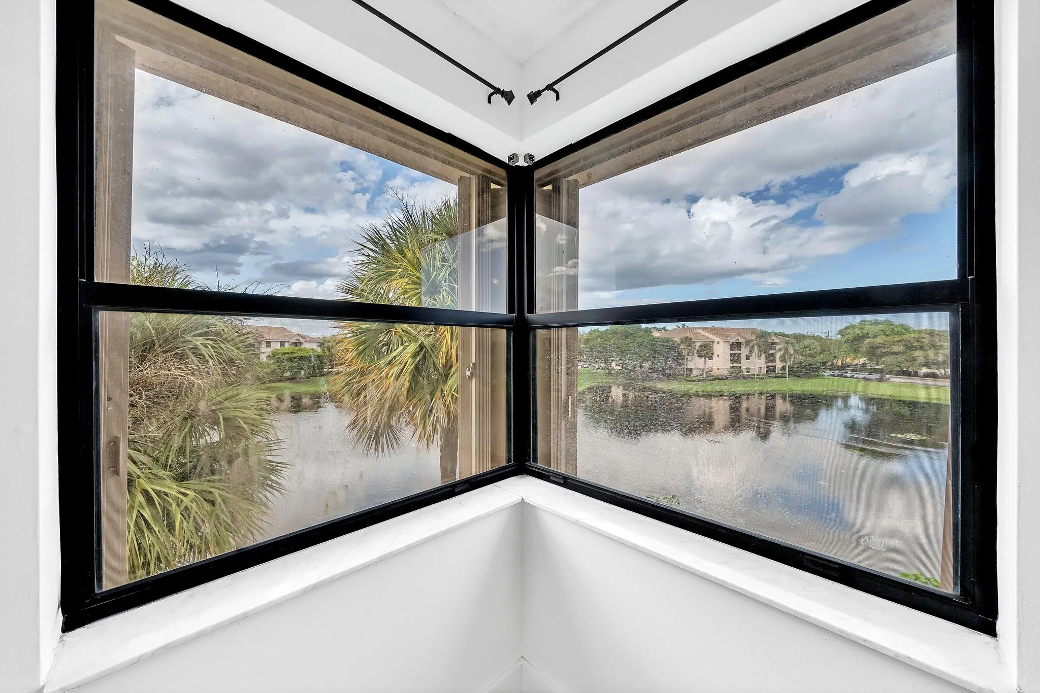 4111 Coral Tree Cir, #324
