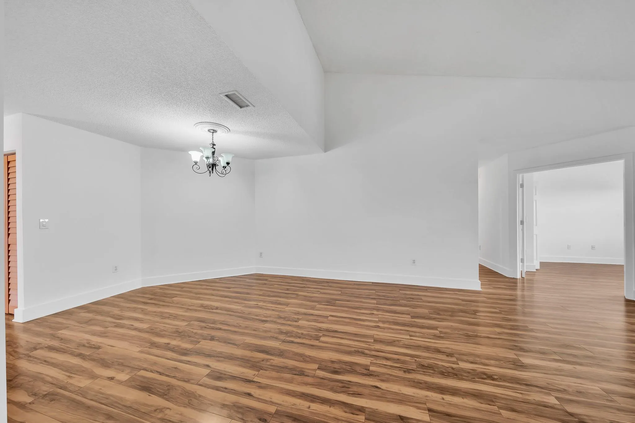 4111 Coral Tree Cir, #324