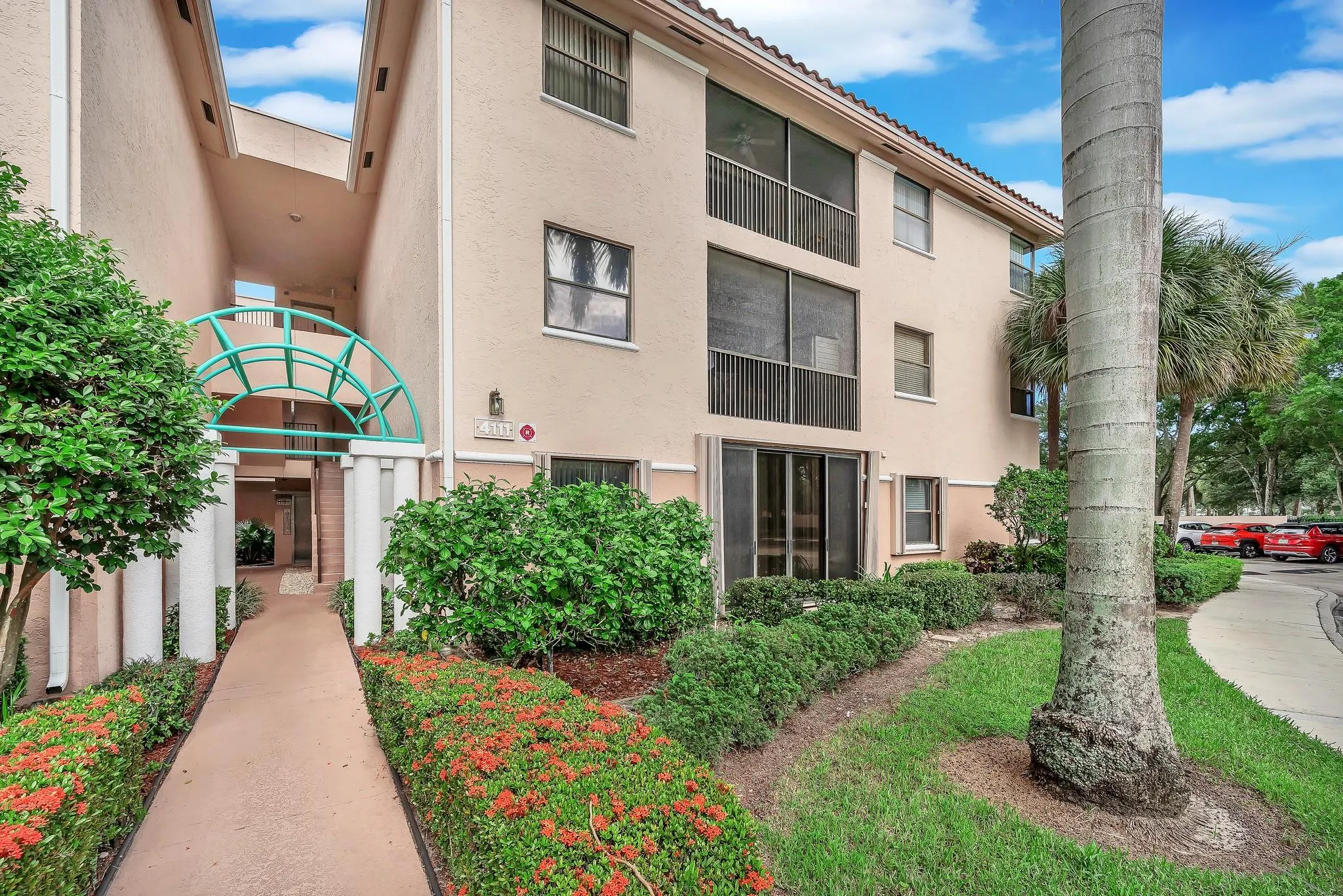 4111 Coral Tree Cir, #324