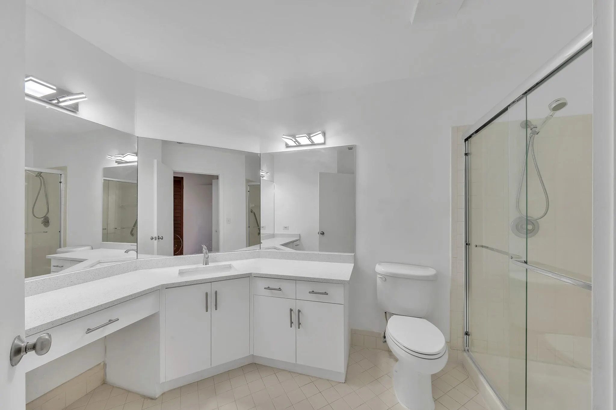 4111 Coral Tree Cir, #324