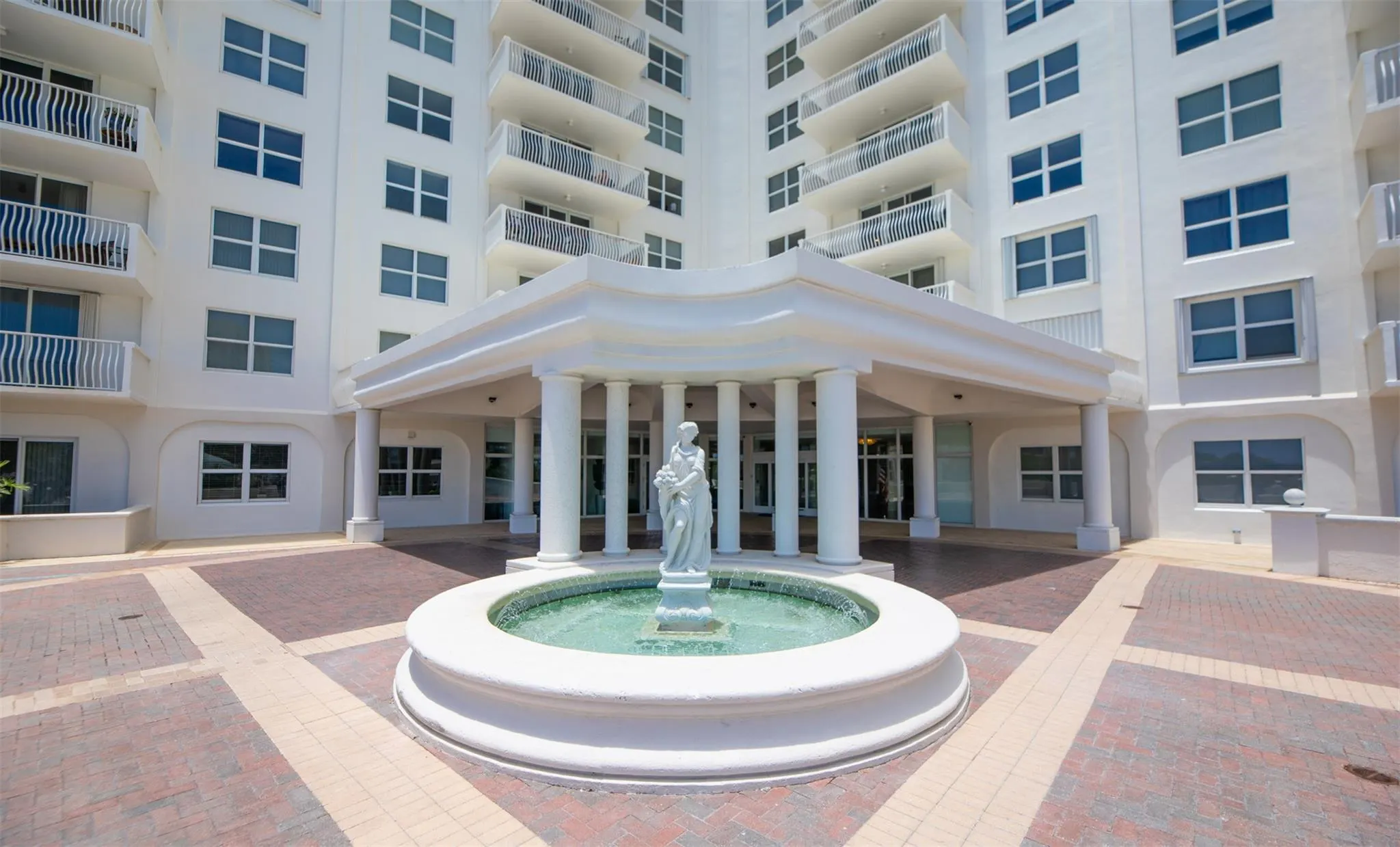 1 Las Olas Circle, #512