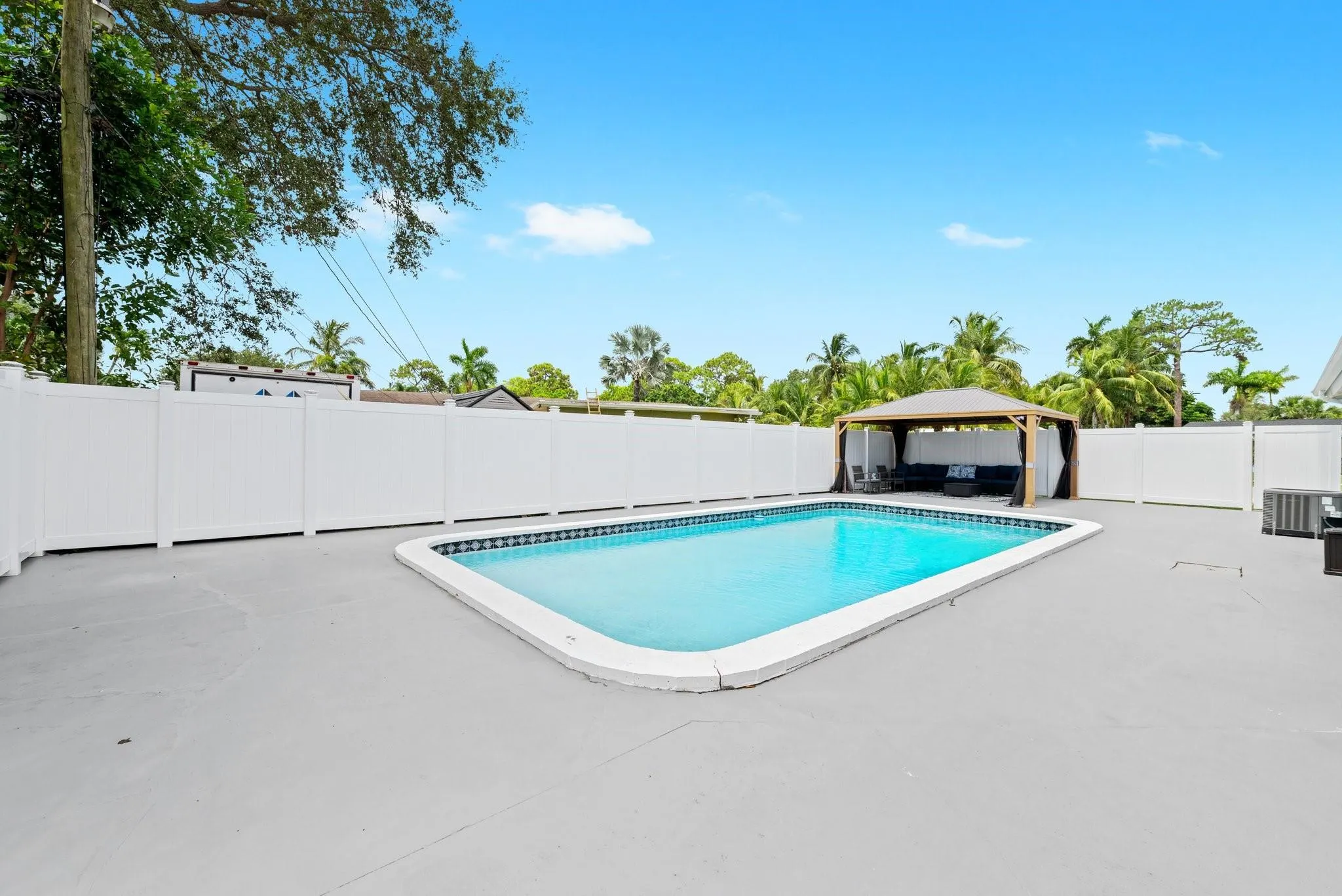 1900 SW 33rd Ave