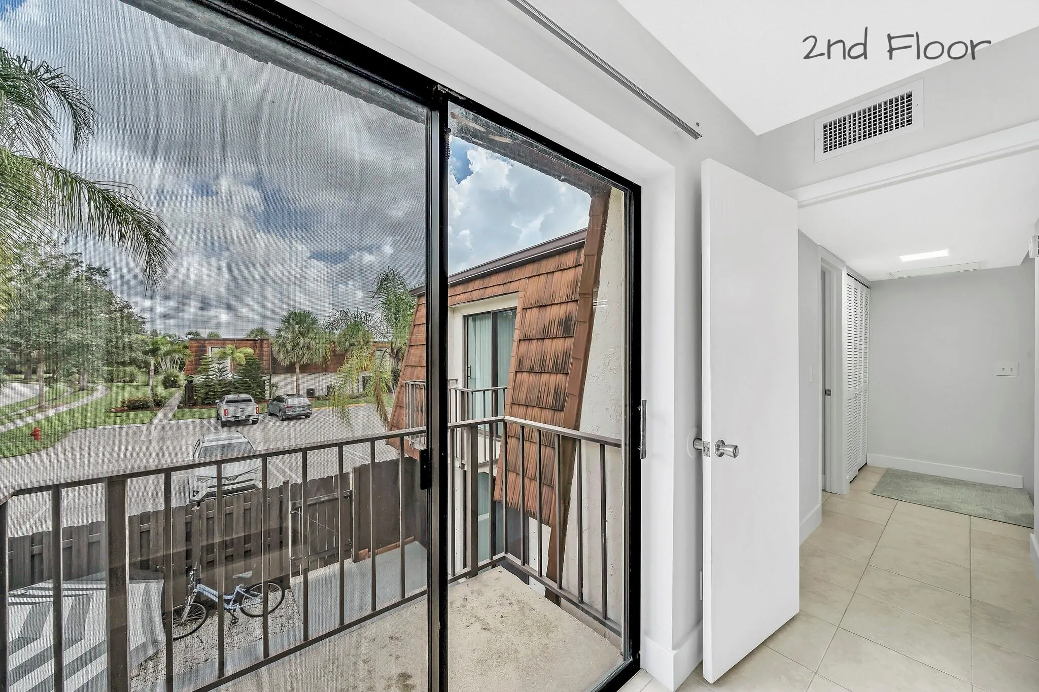 2228 White Pine Cir