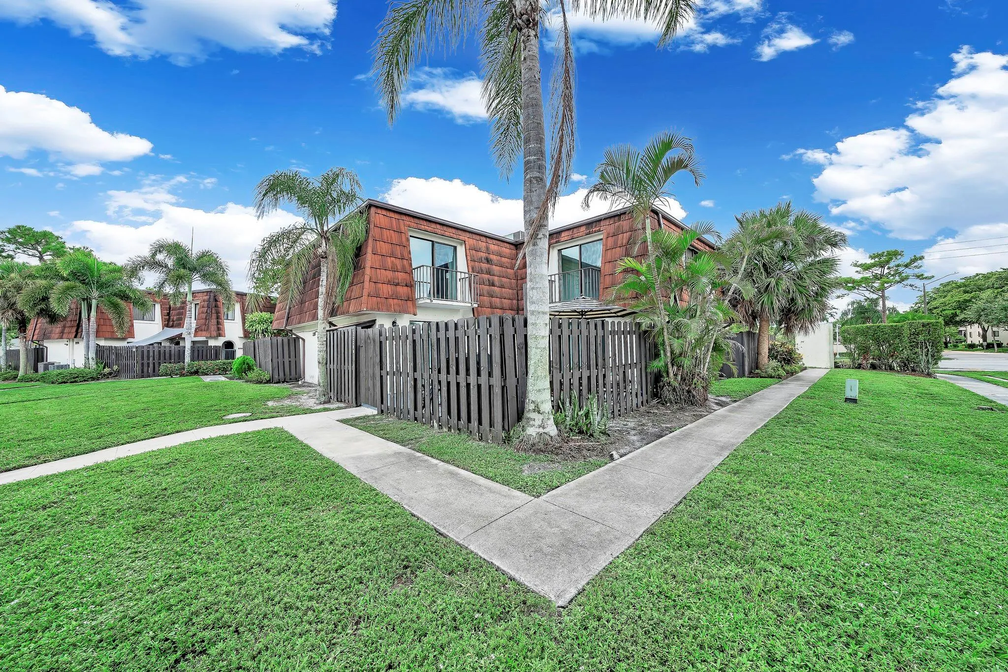 2228 White Pine Cir