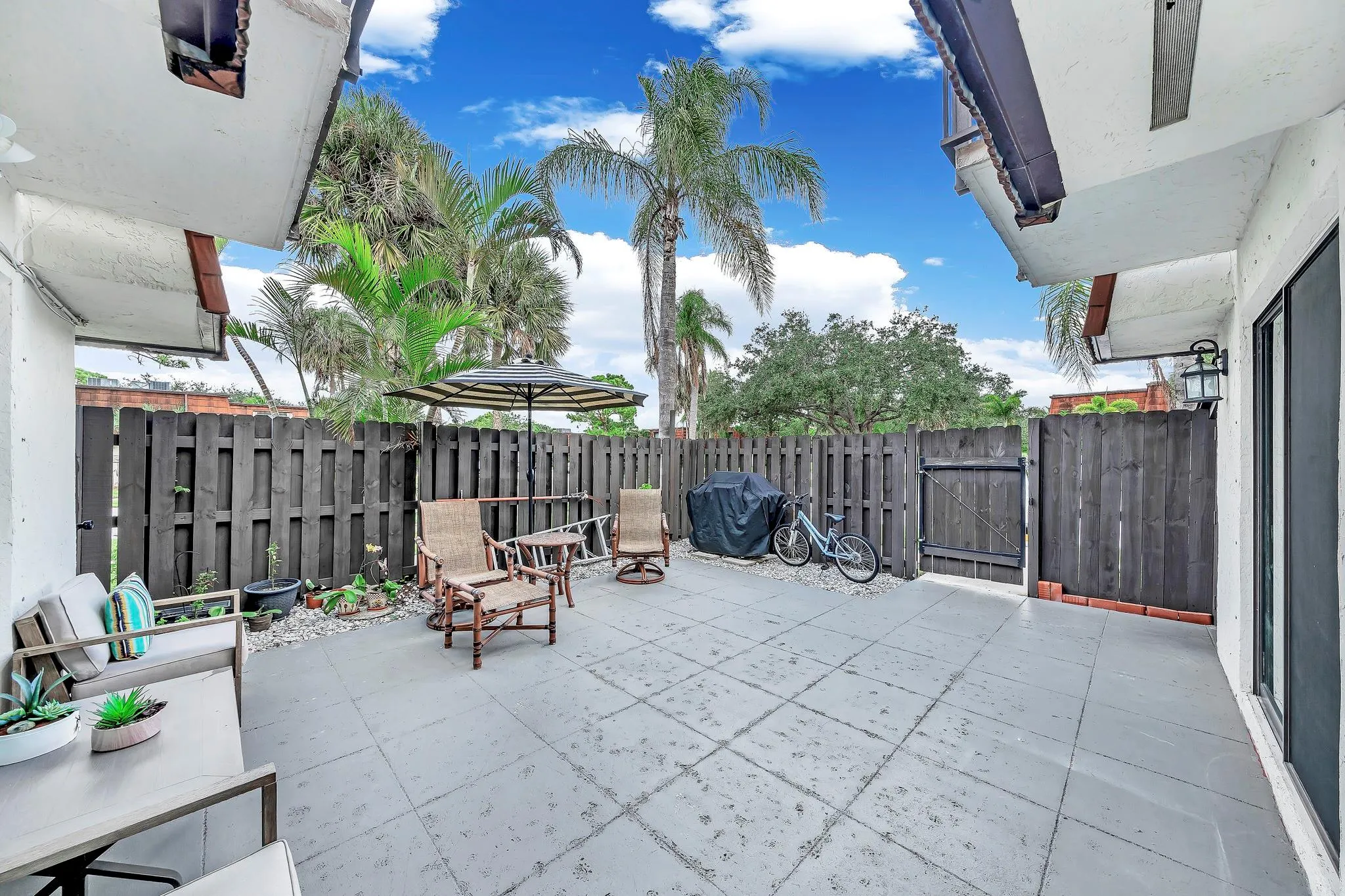 2228 White Pine Cir