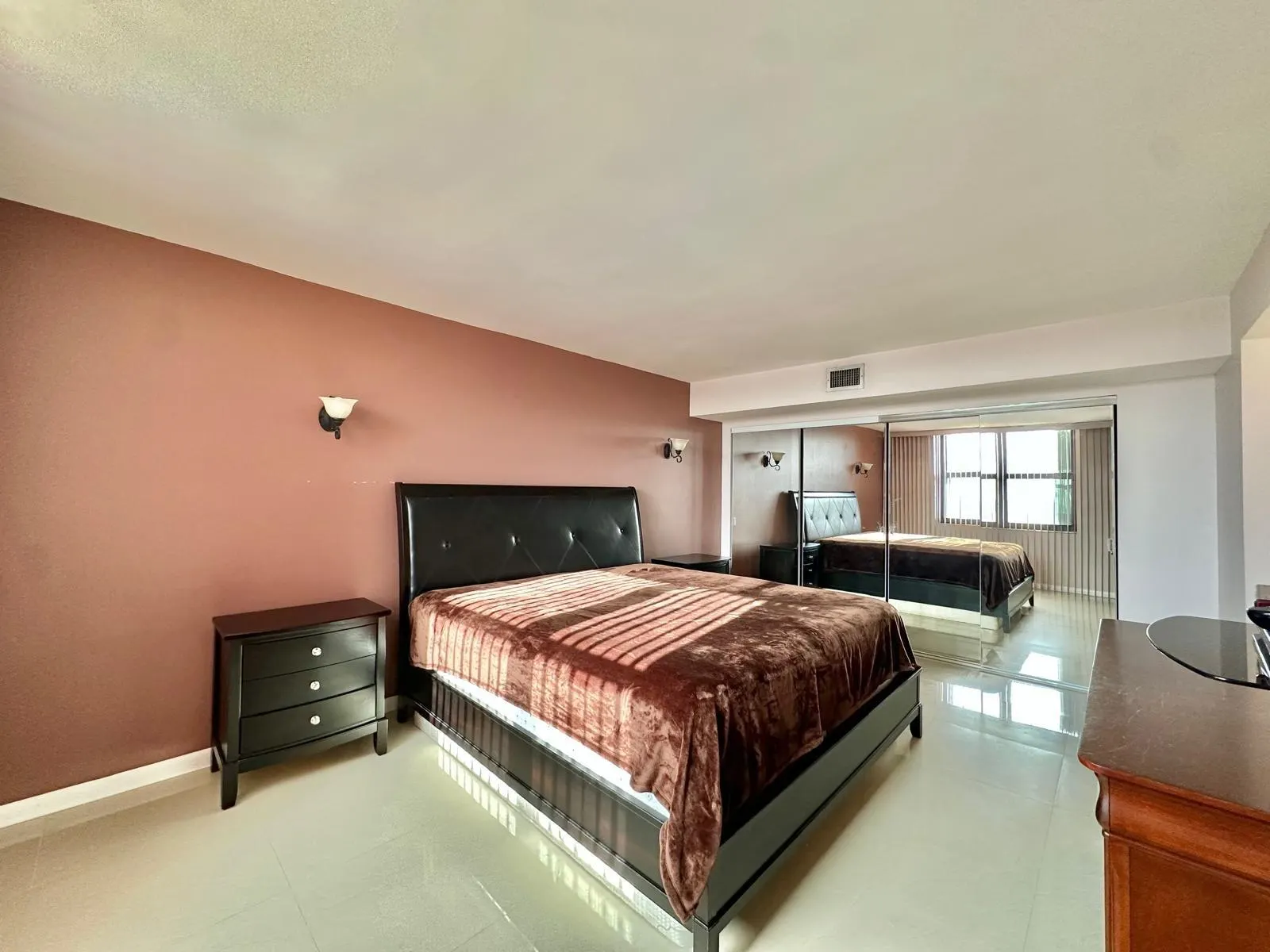 2401 S Ocean Drive, #707