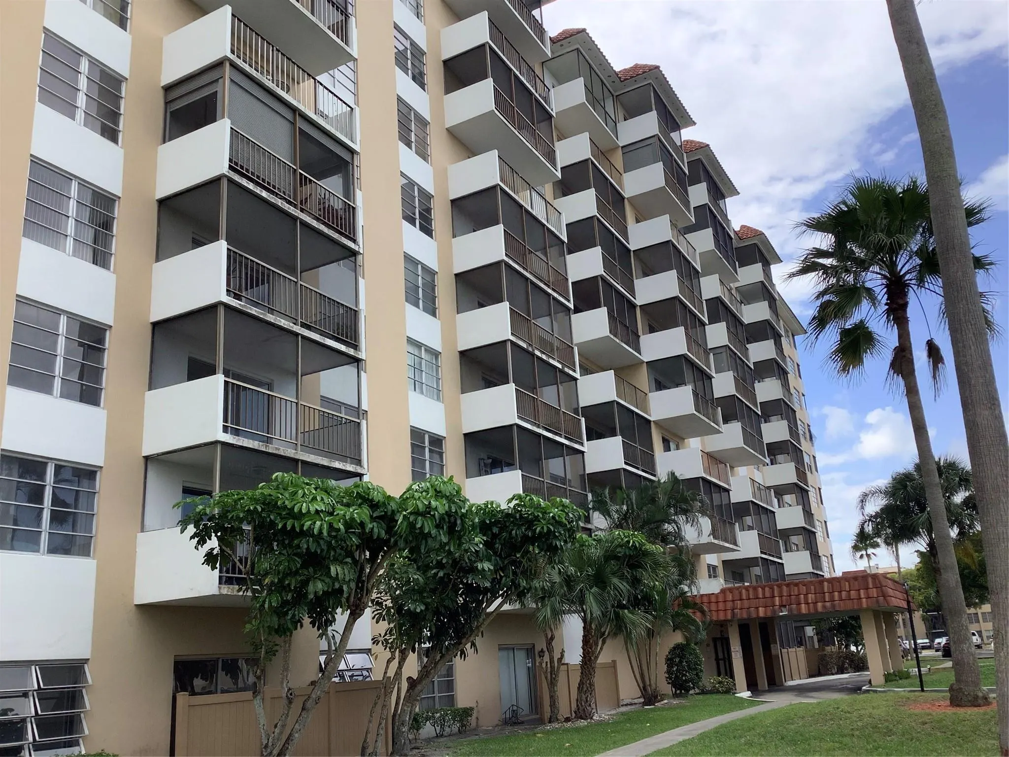 4174 Inverrary Dr, #203