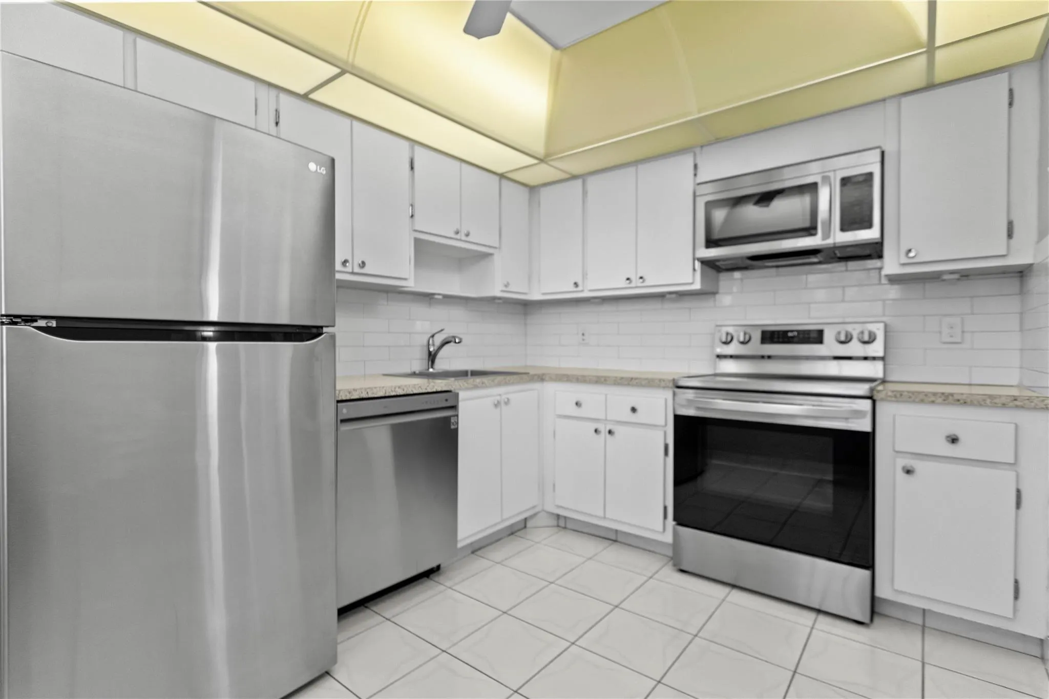 575 Oaks Ln, #403