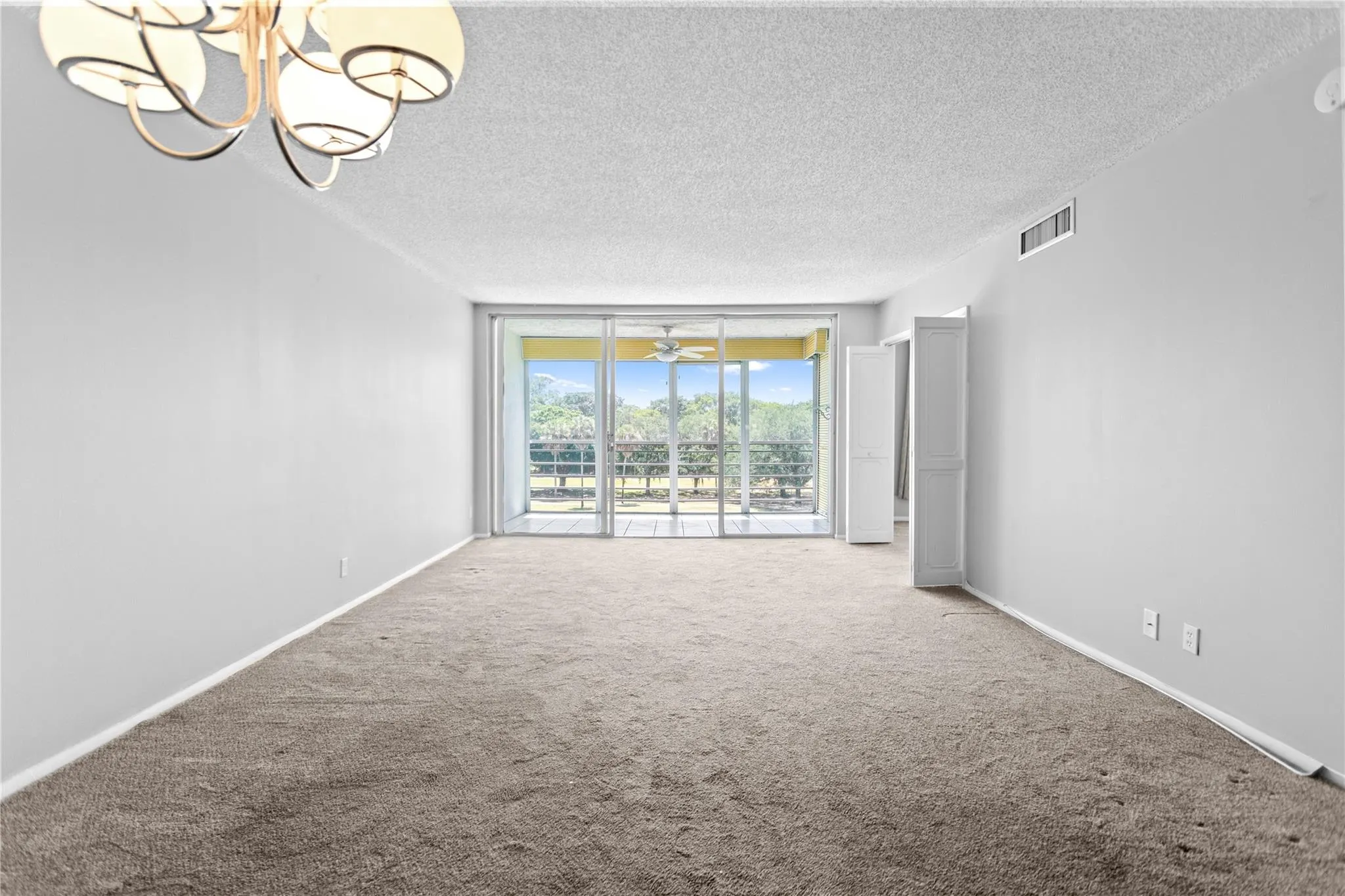 575 Oaks Ln, #403
