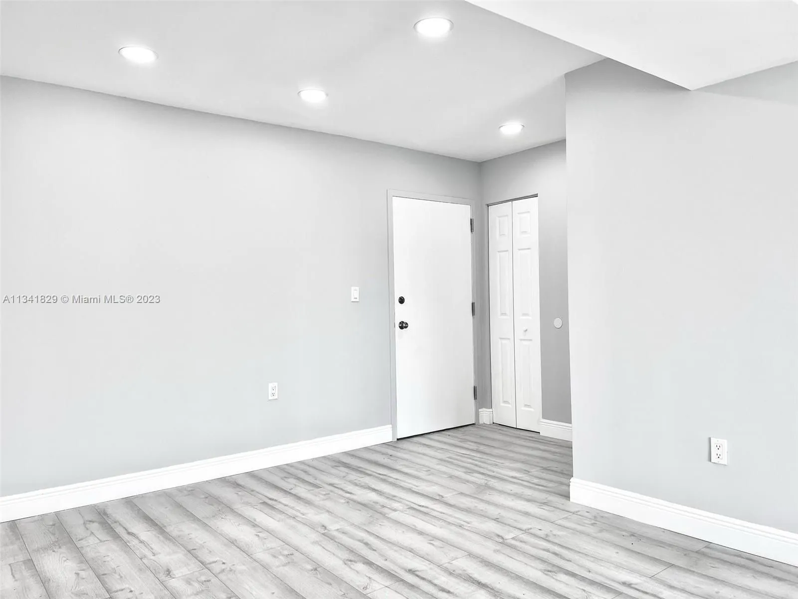 4174 Inverrary Dr, #412