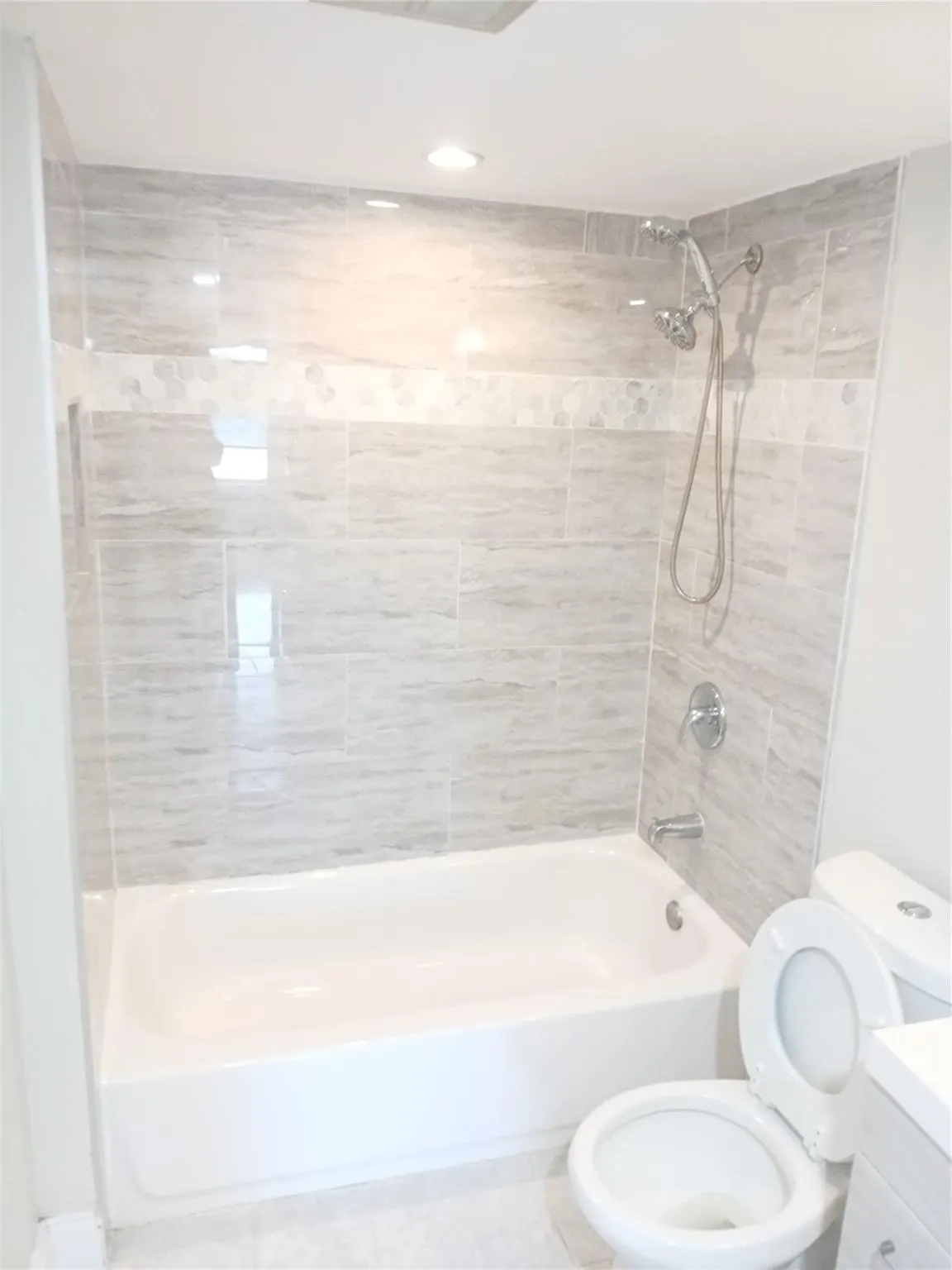 4170 Inverrary Dr, #412