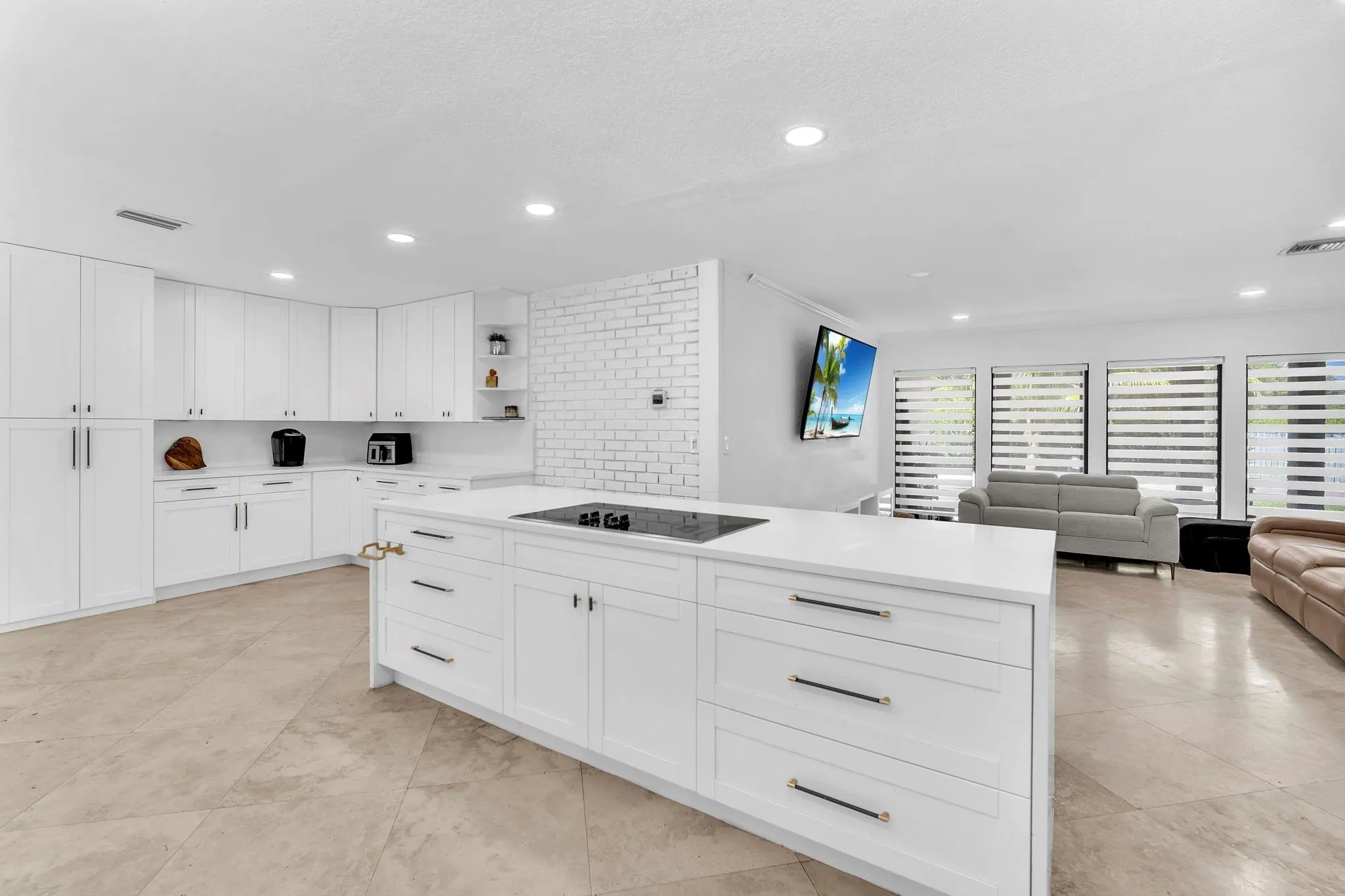11800 NW 25th St