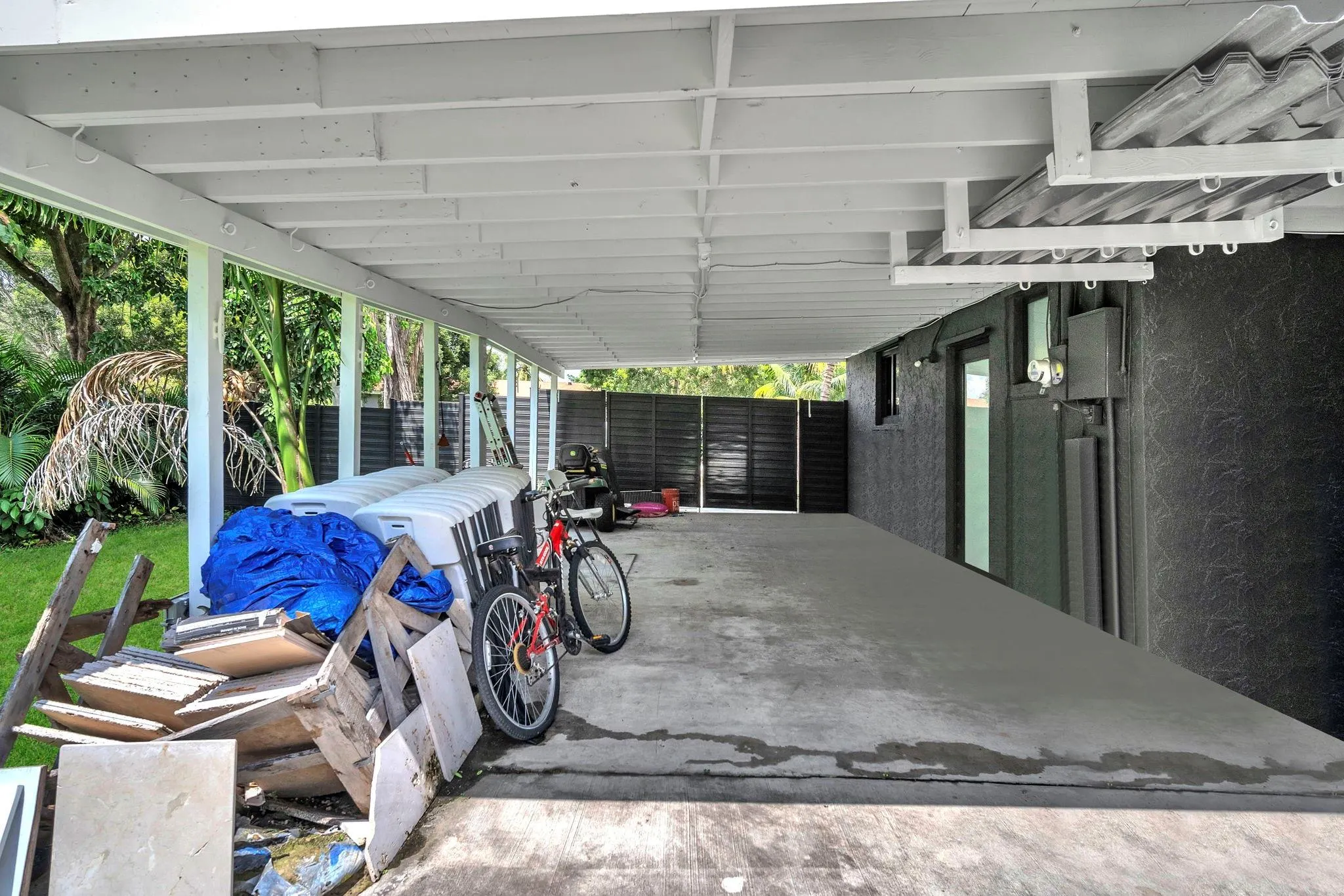 11800 NW 25th St