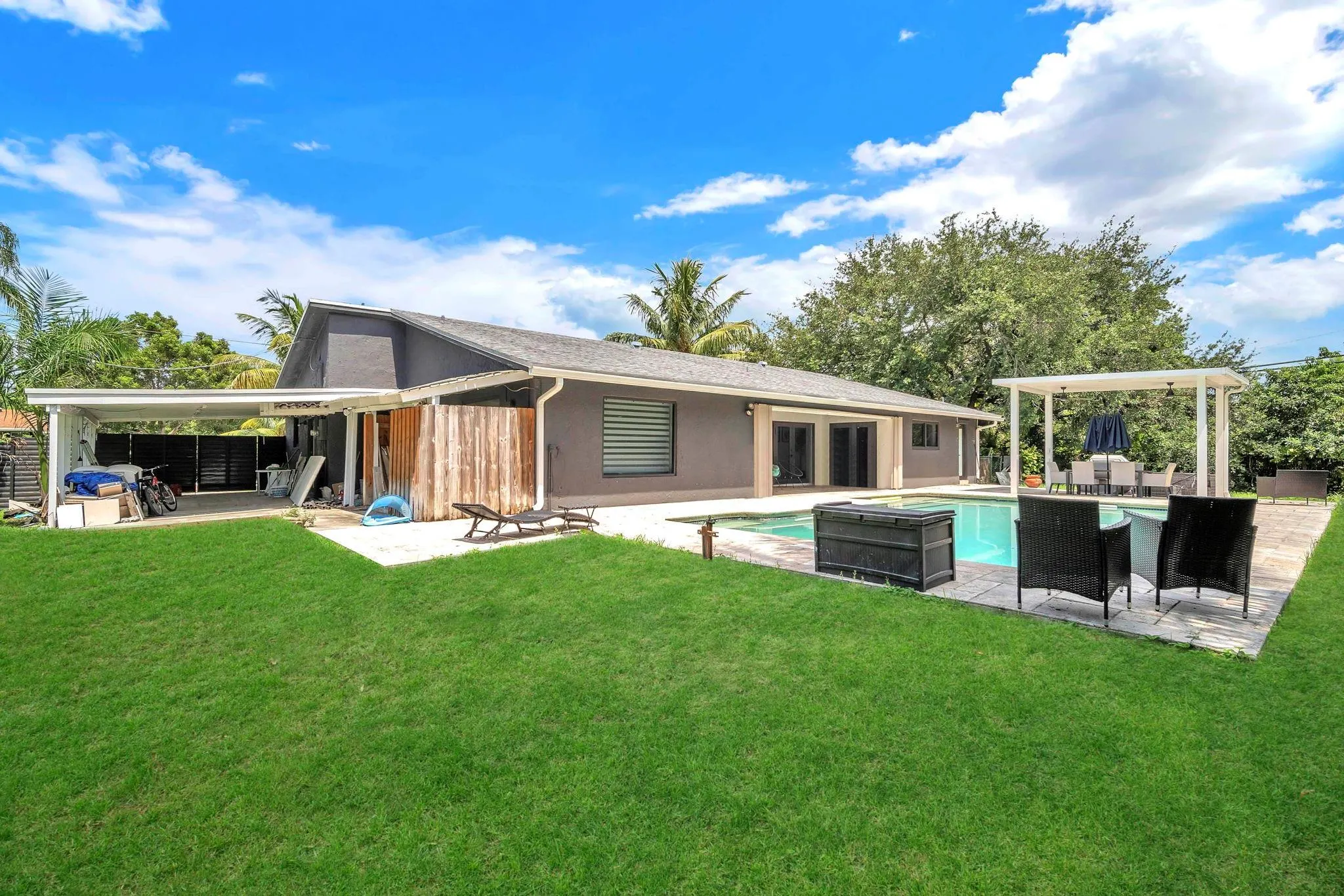11800 NW 25th St