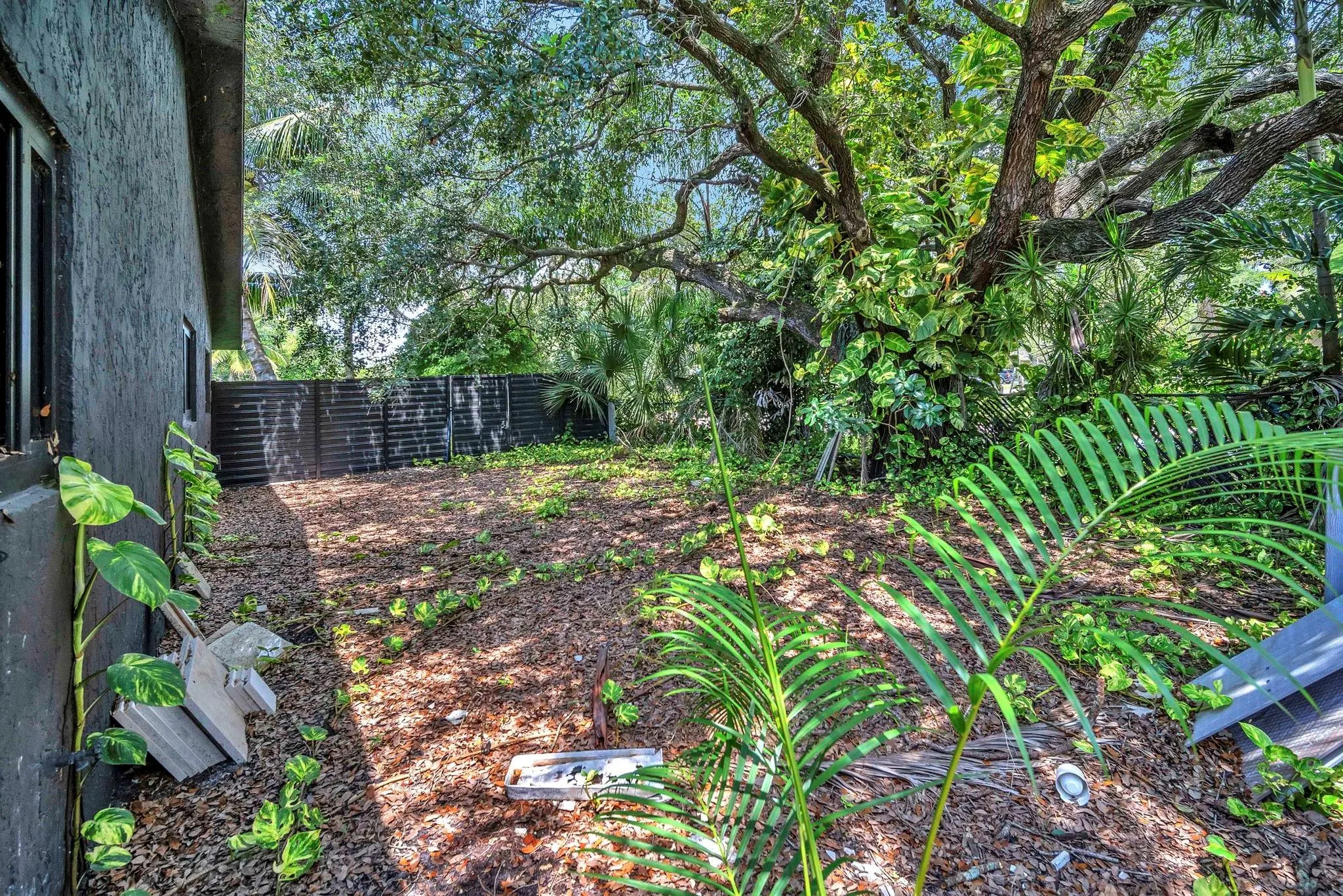 11800 NW 25th St