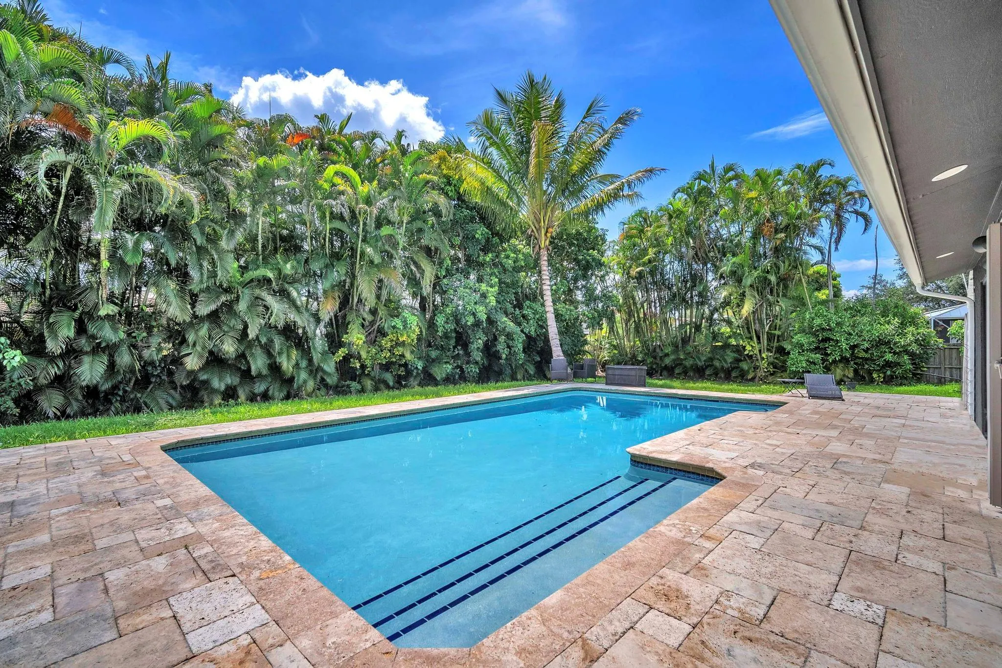 11800 NW 25th St
