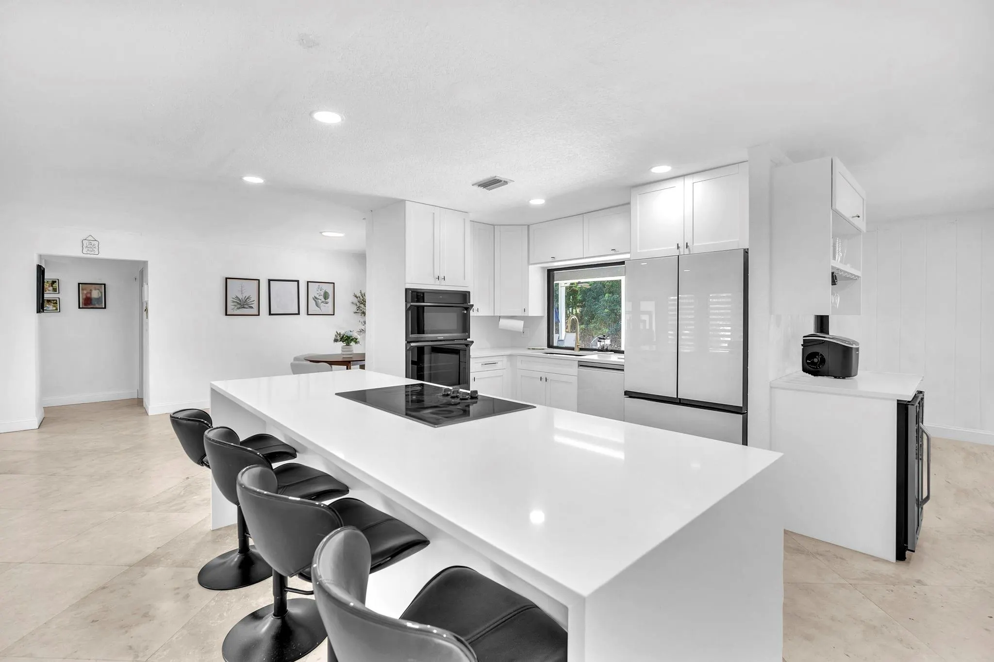 11800 NW 25th St