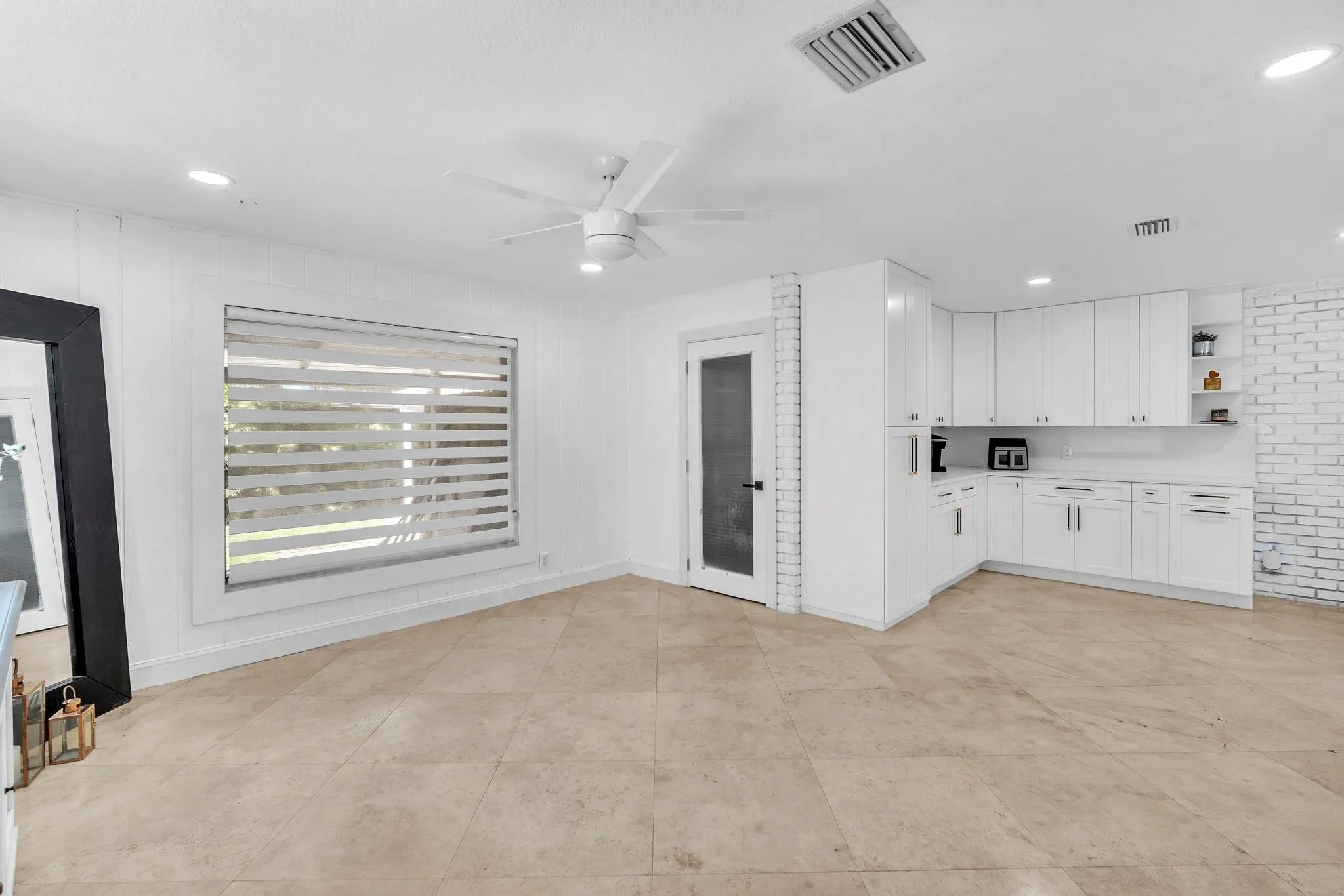 11800 NW 25th St